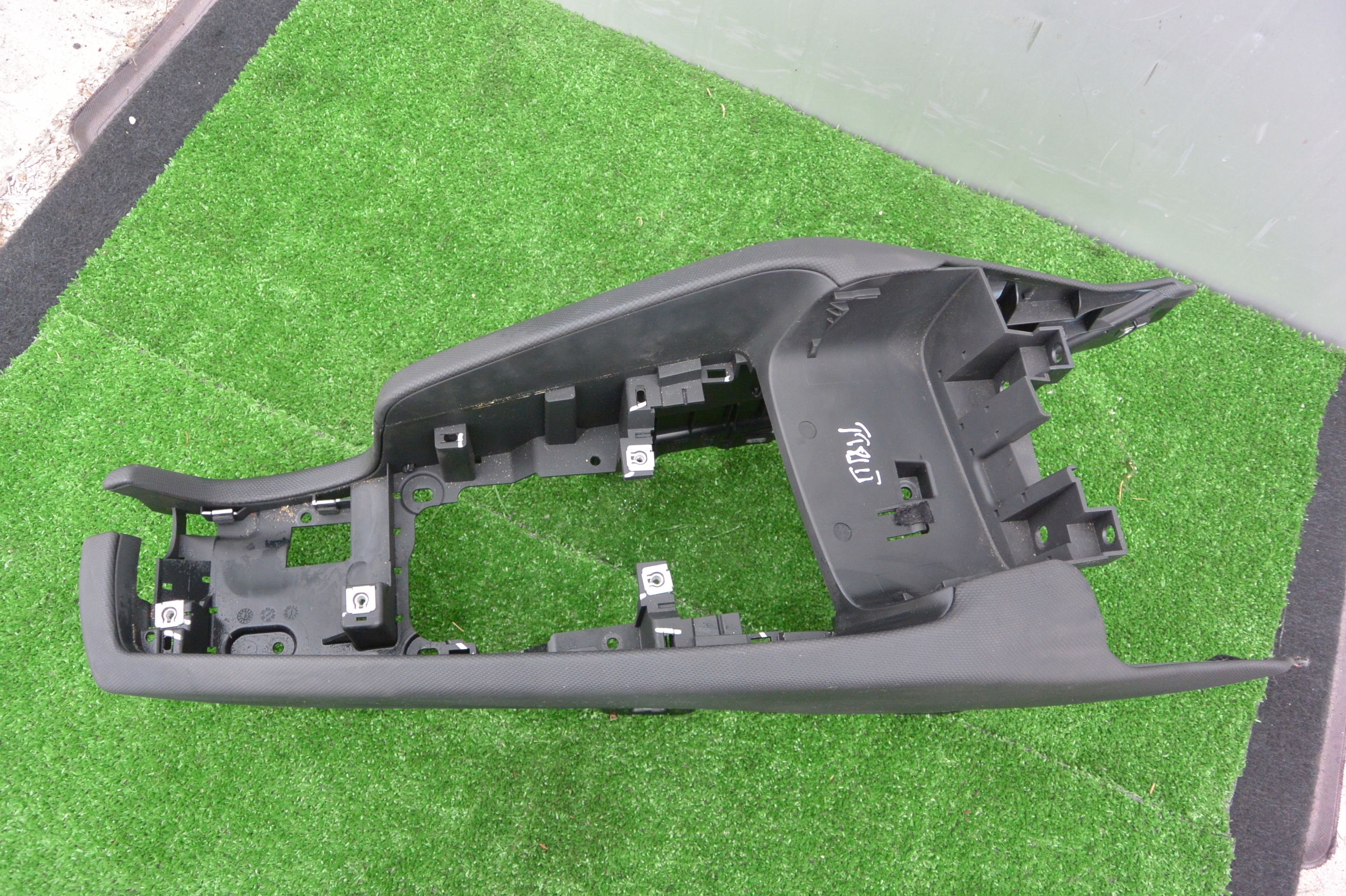 TUNEL ŚRODKOWY PRZÓD CZARNY AUDI TT 8J UK Producent części Audi OE