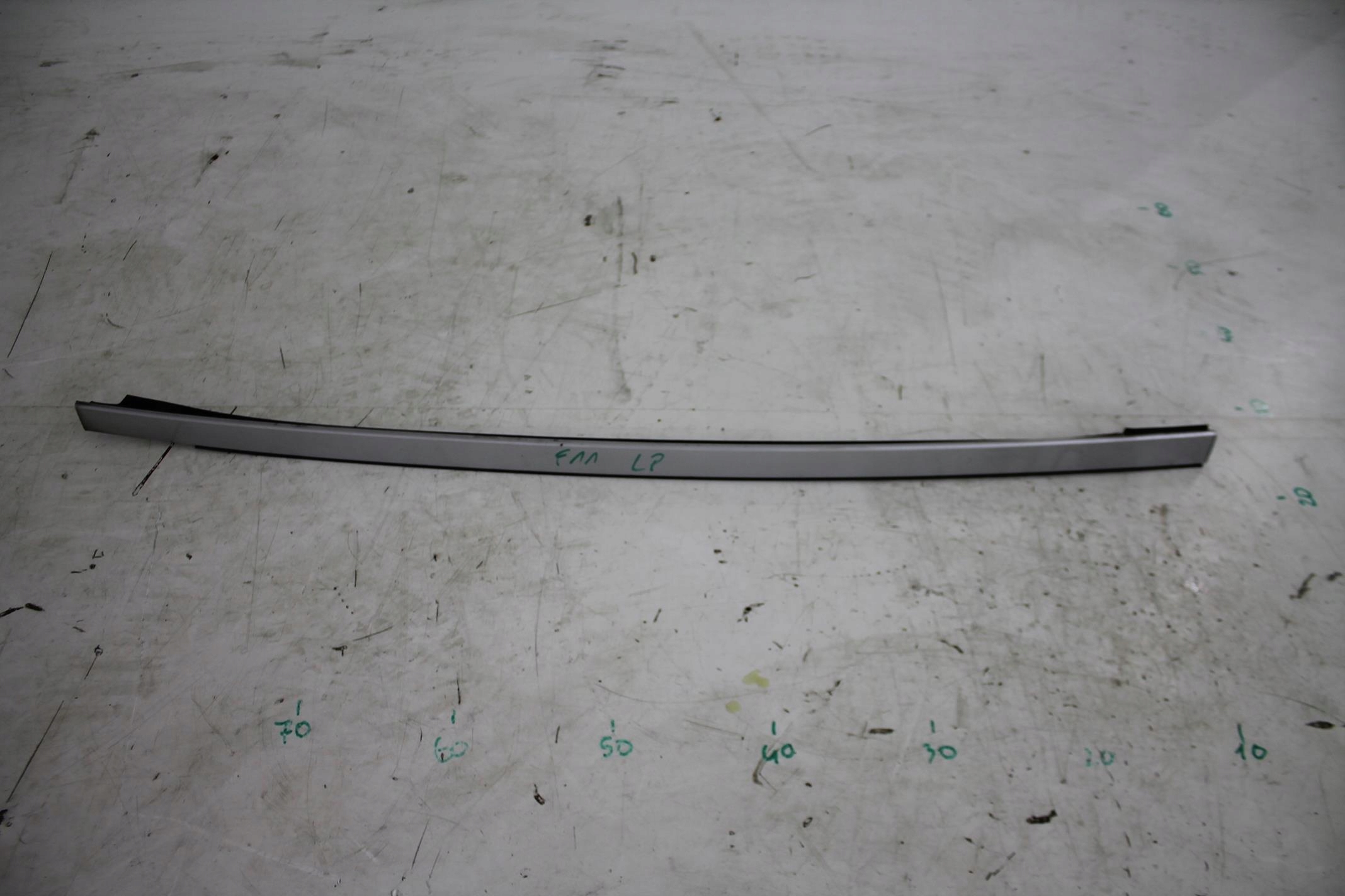 LISTWA SZYBY CZOLOWEJ LEWA PRAWA KOMPLET BMW F10