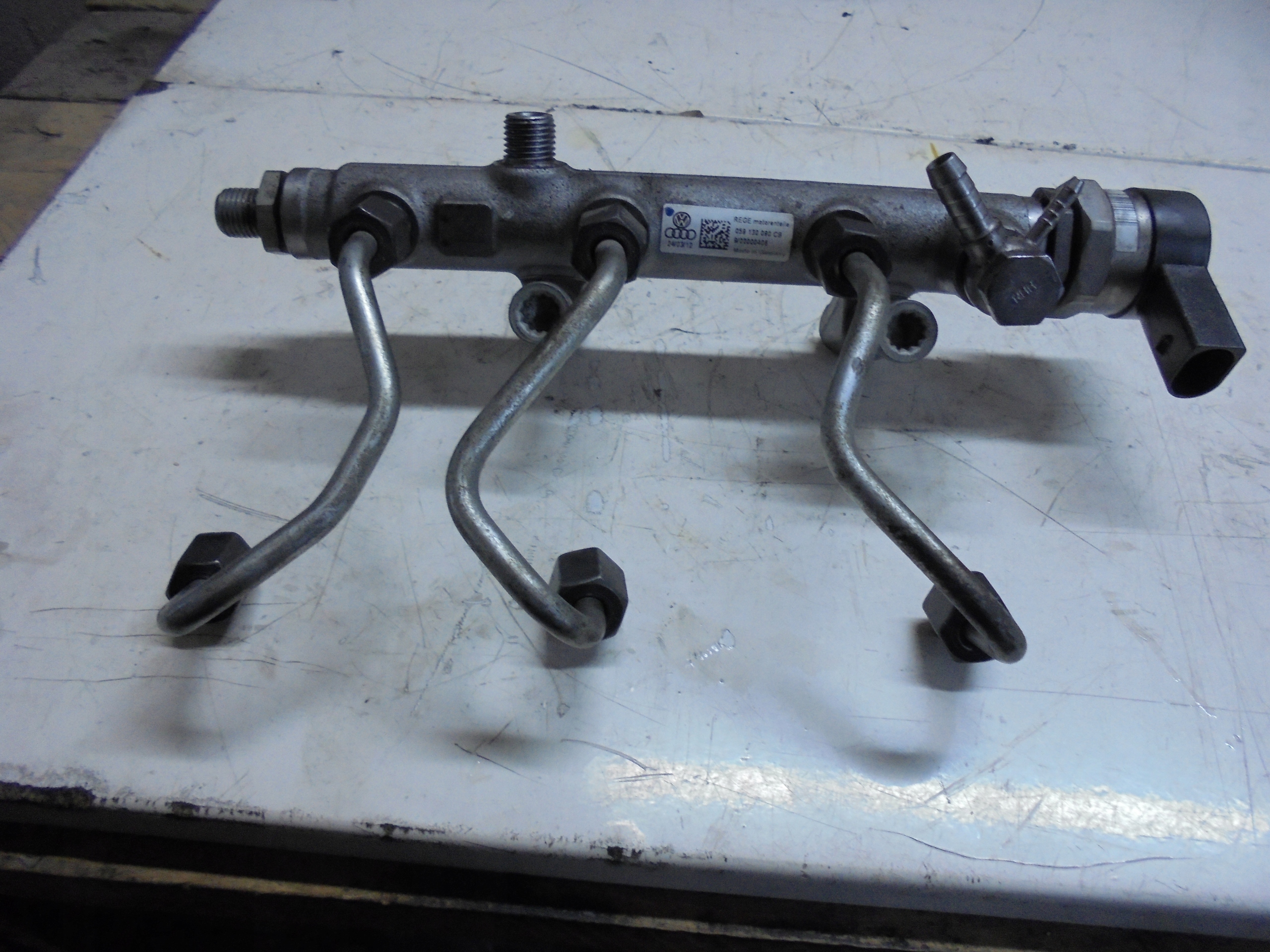 VW AUDI 3.0 TDI LISTWA WTRYSKOWA 059130090CB