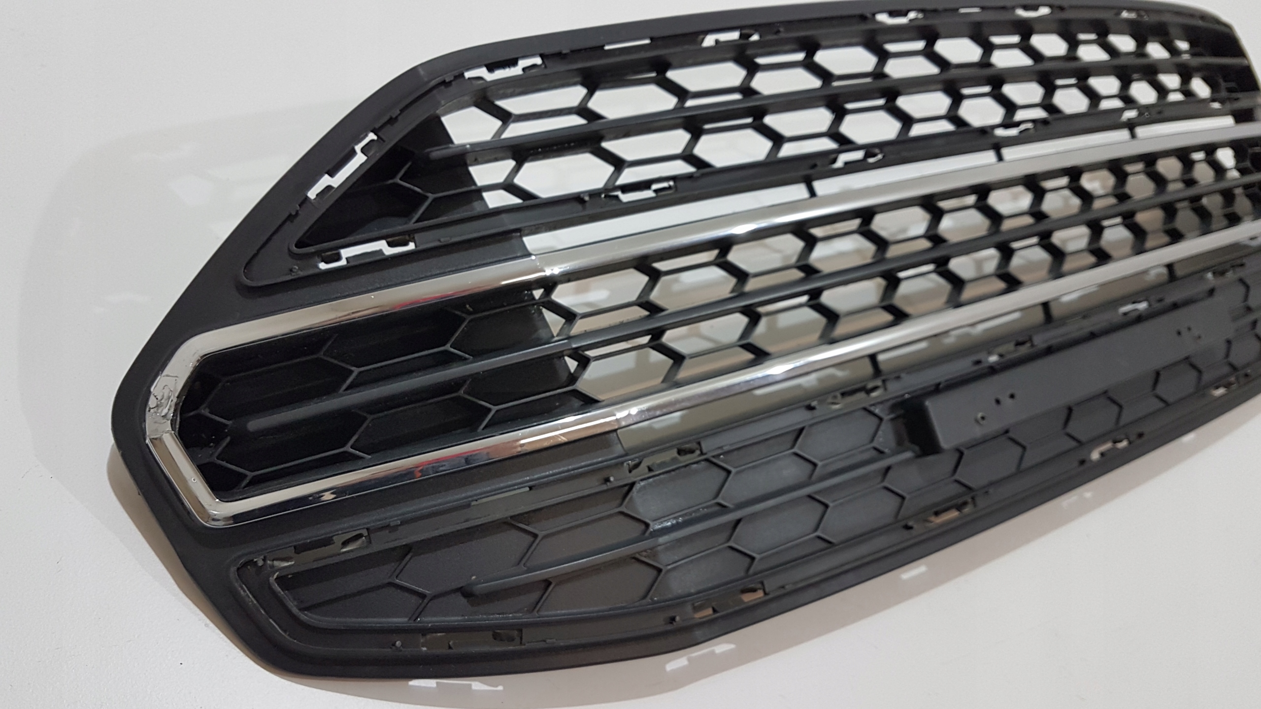 ATRAPA GRILL FORD ECOSPORT 2 II CN15-17B968 Numer katalogowy części CN1517B968