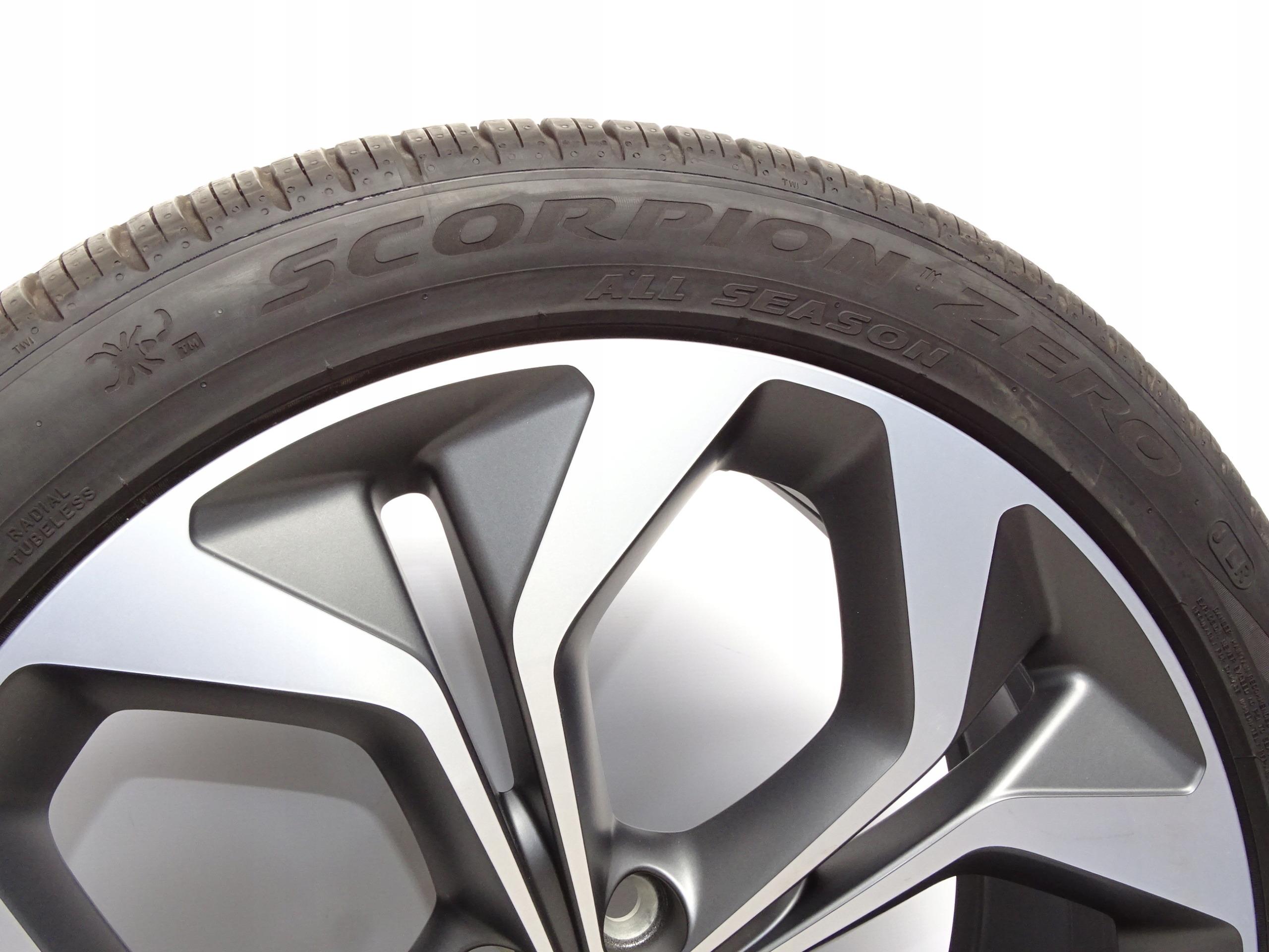 alufelga felga aluminiowa 245/45 R21 JAGUAR E-PACE Wykończenie inne