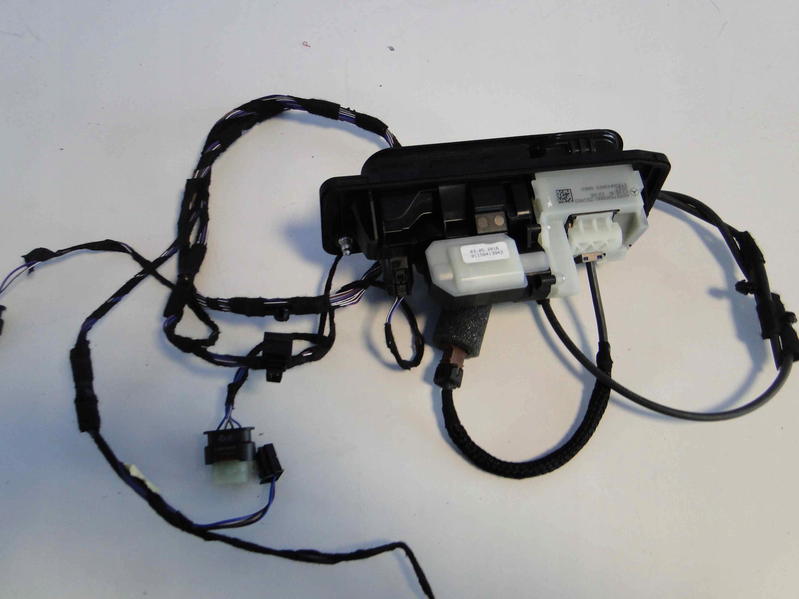 MERCEDES E KLASA W213 ZAMEK BAGAŻNIKA TYLNEJ KLAPY Producent części Mercedes-Benz OE