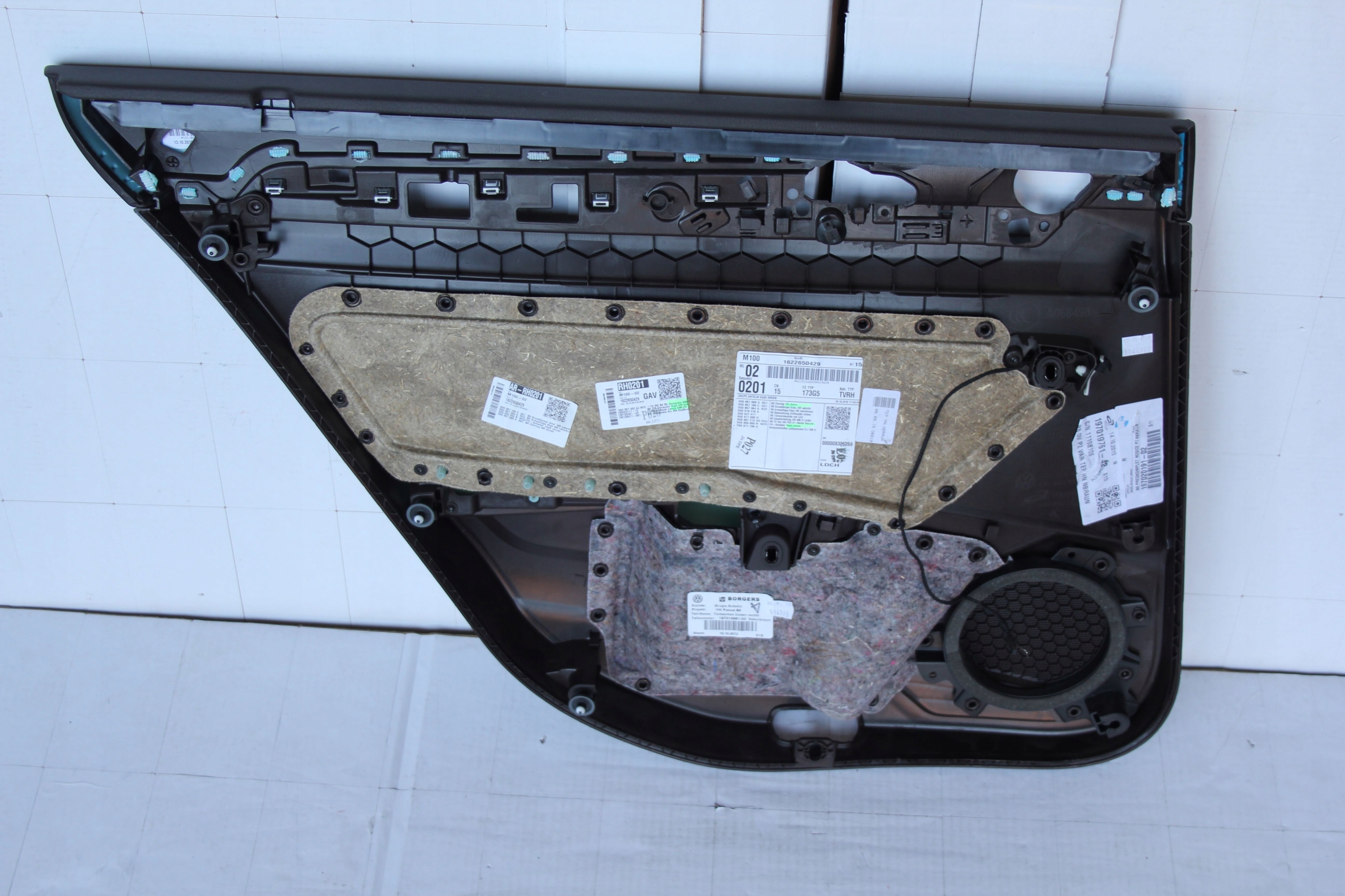 дверные карты зад правый PASSAT B8 кожа