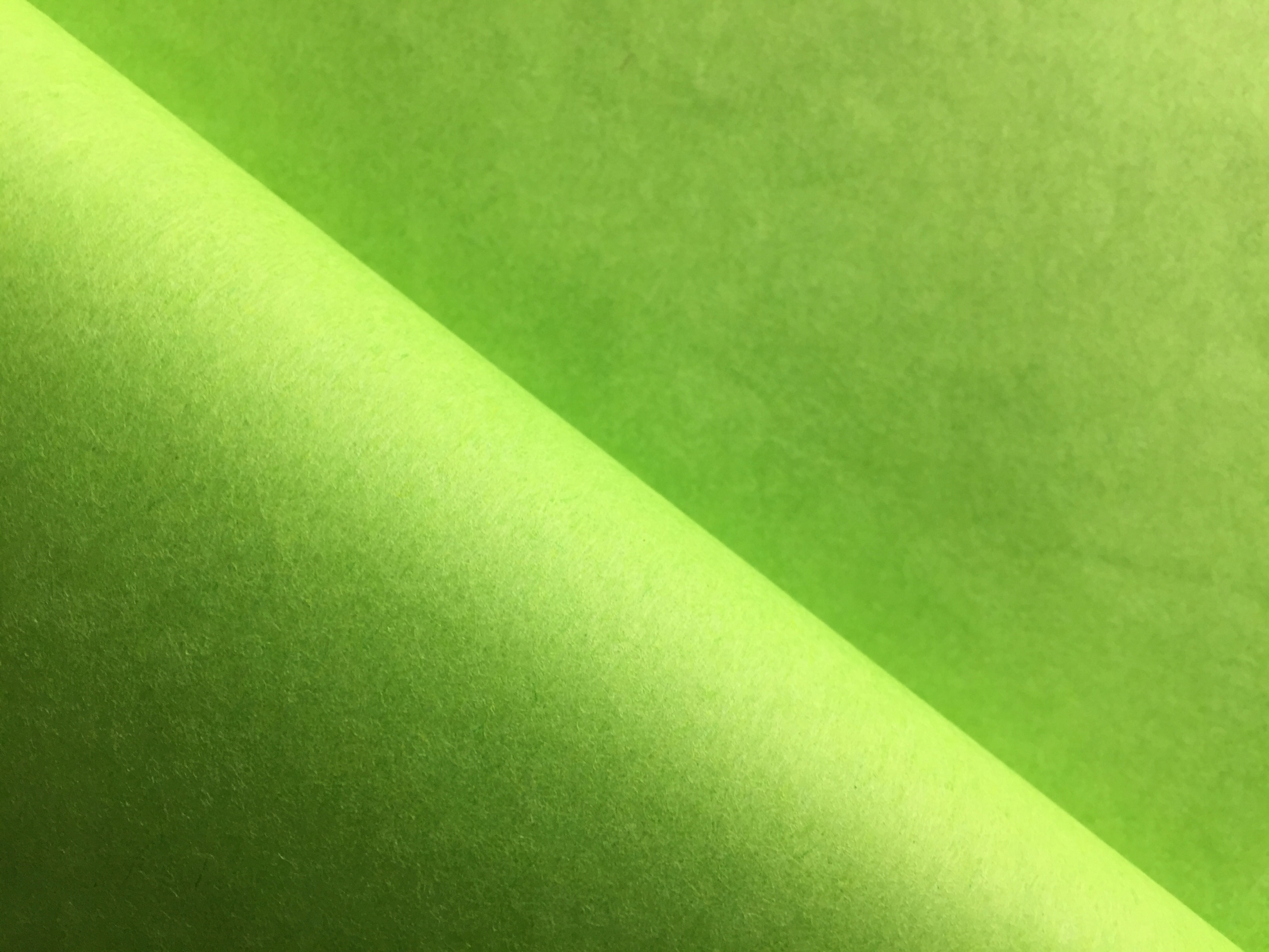 Зеленая бумага. Салатовая бумага. Зеленый цвет бумаги. Упаковочная бумага зеленая.