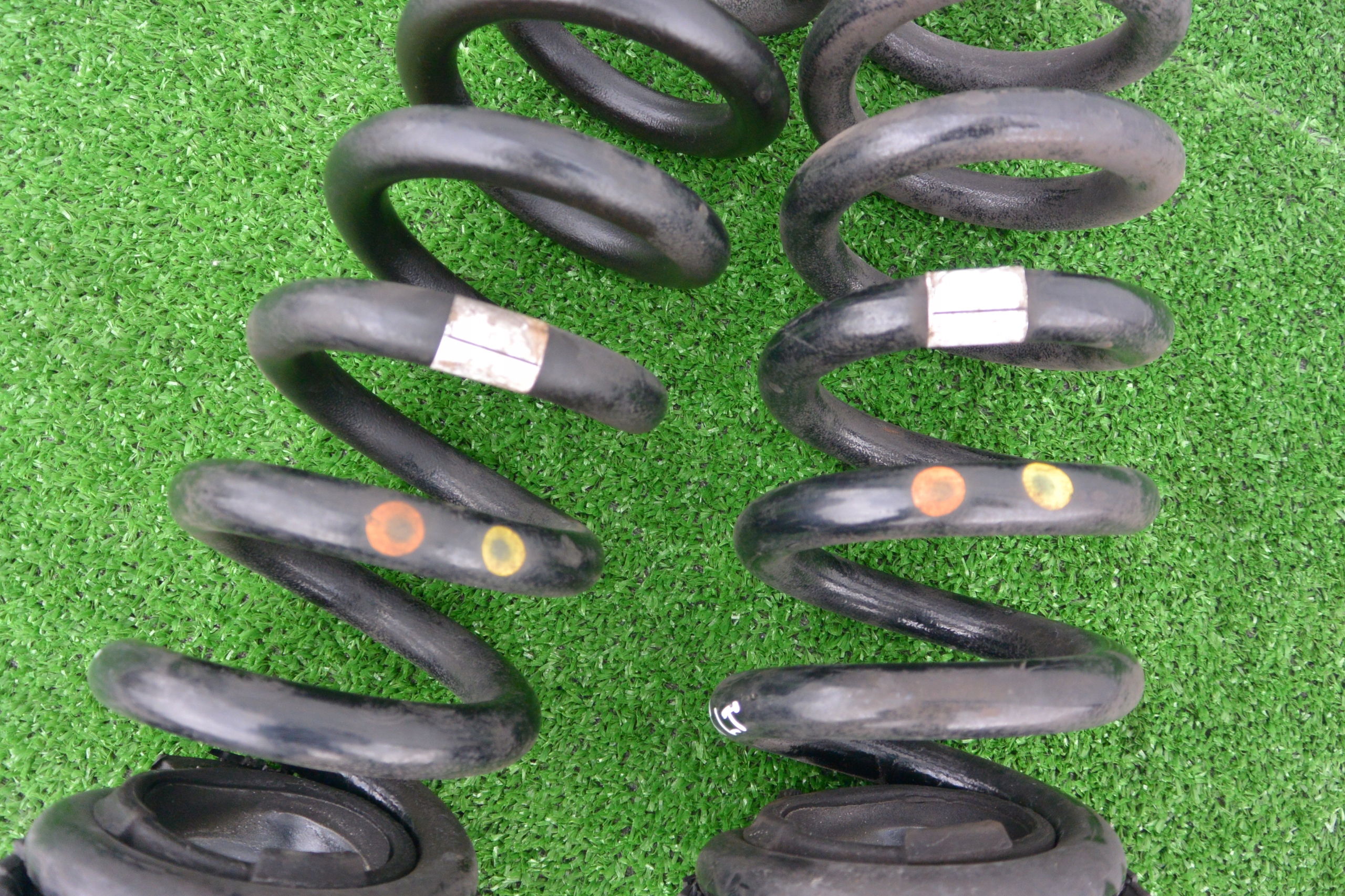 SPREZYNA TYL MASERATI QUATTROPORTE GHIBLI KOMPLET Type of suspension standard