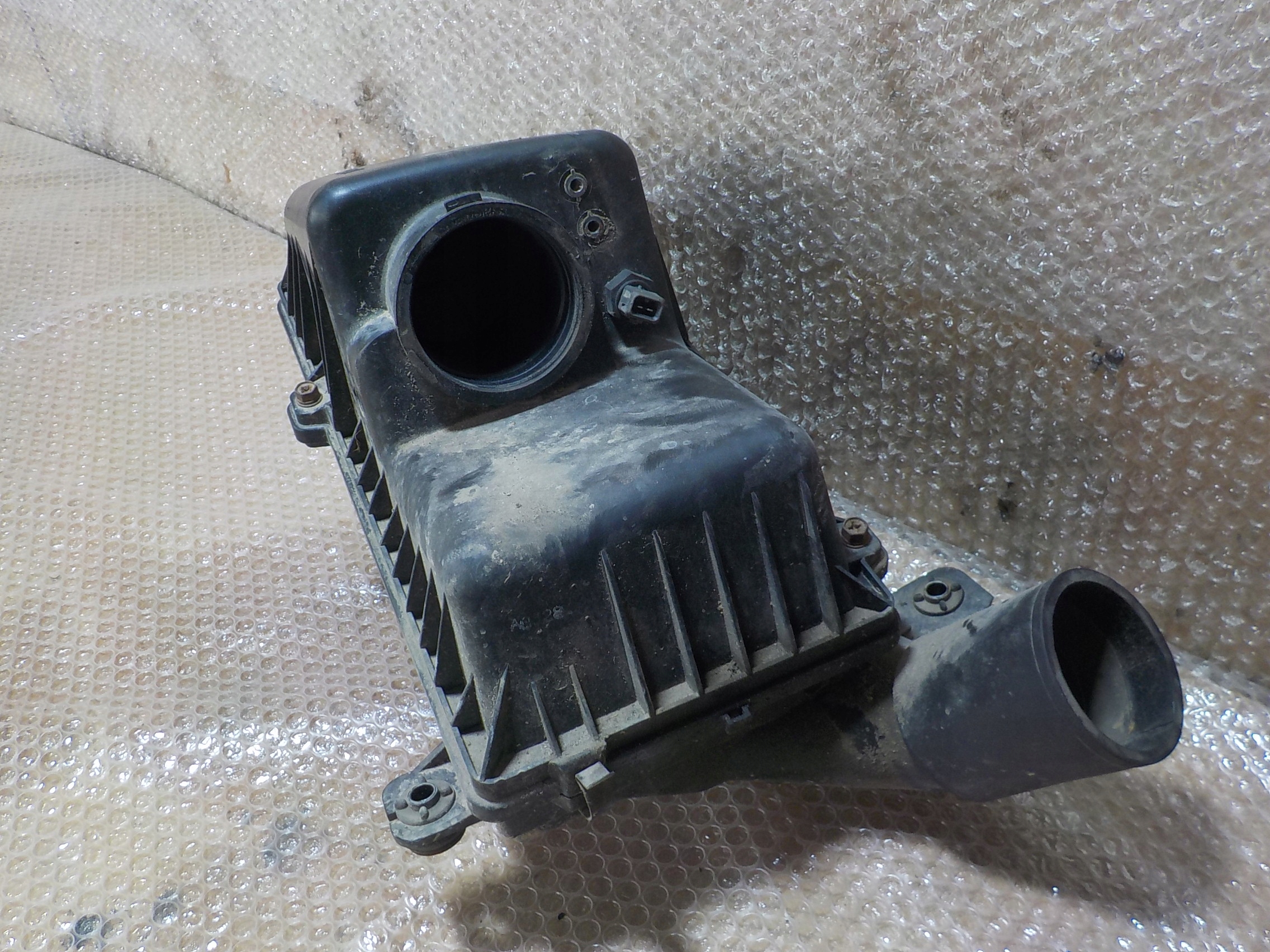 КАРЕНС І КОРПУС ПОВІТРЯНОГО ФІЛЬТРА