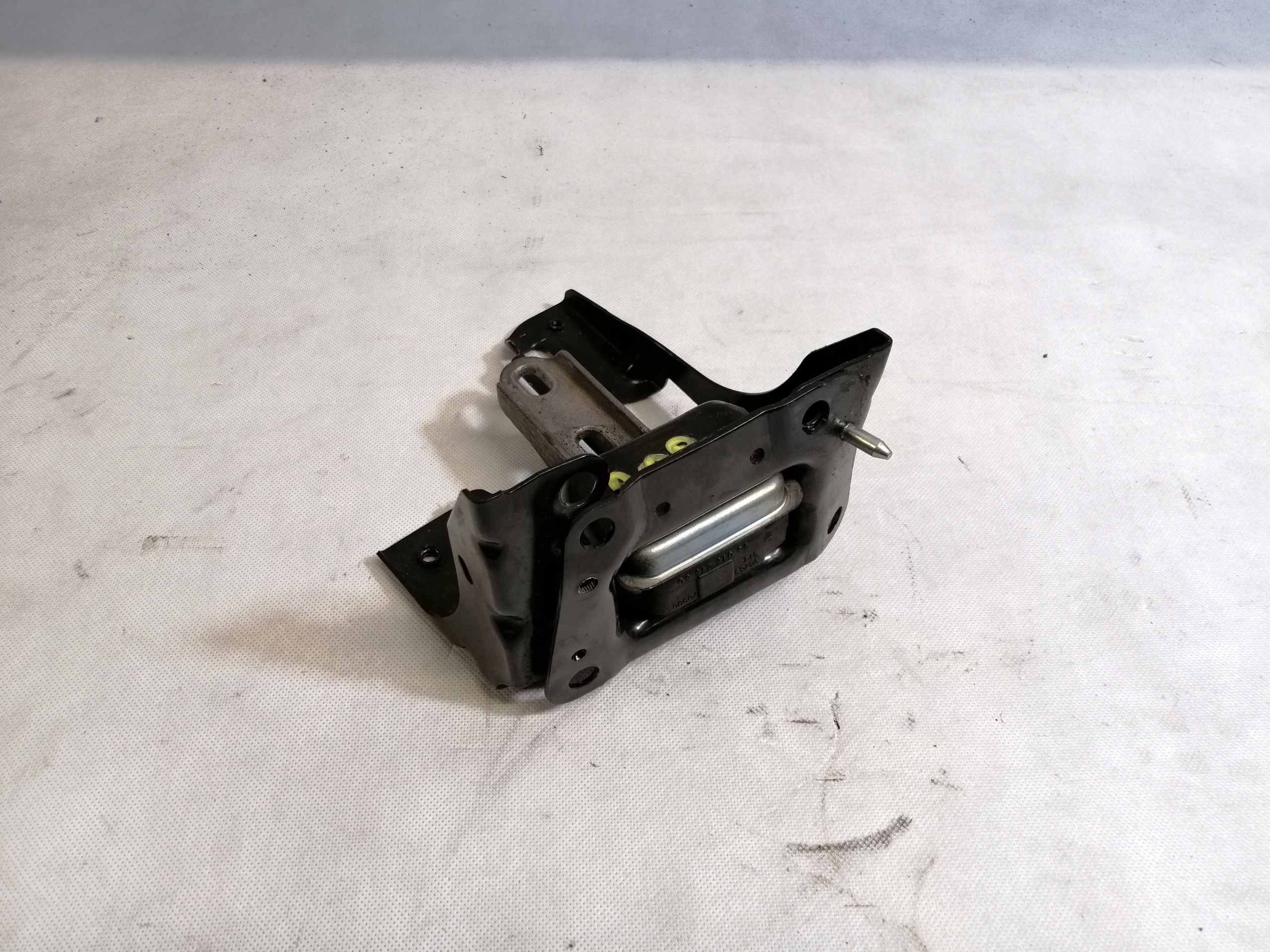 Peugeot 208 1.6 eHDI подушка двигуна 9676570880