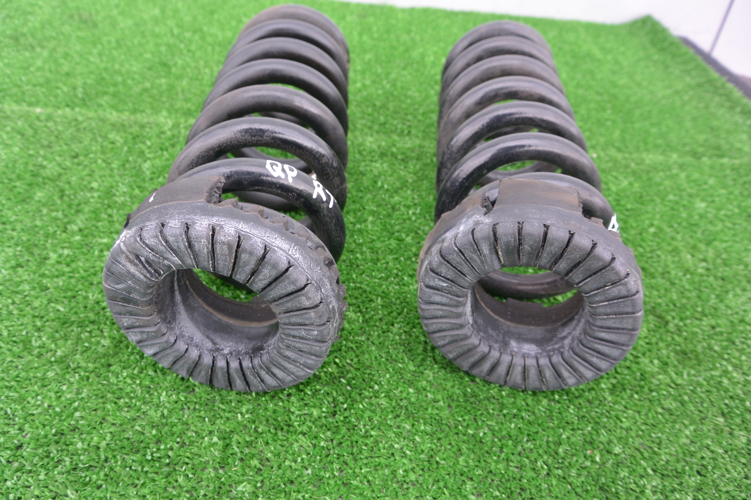 SPREZYNA TYL MASERATI QUATTROPORTE GHIBLI KOMPLET Car type Passenger cars