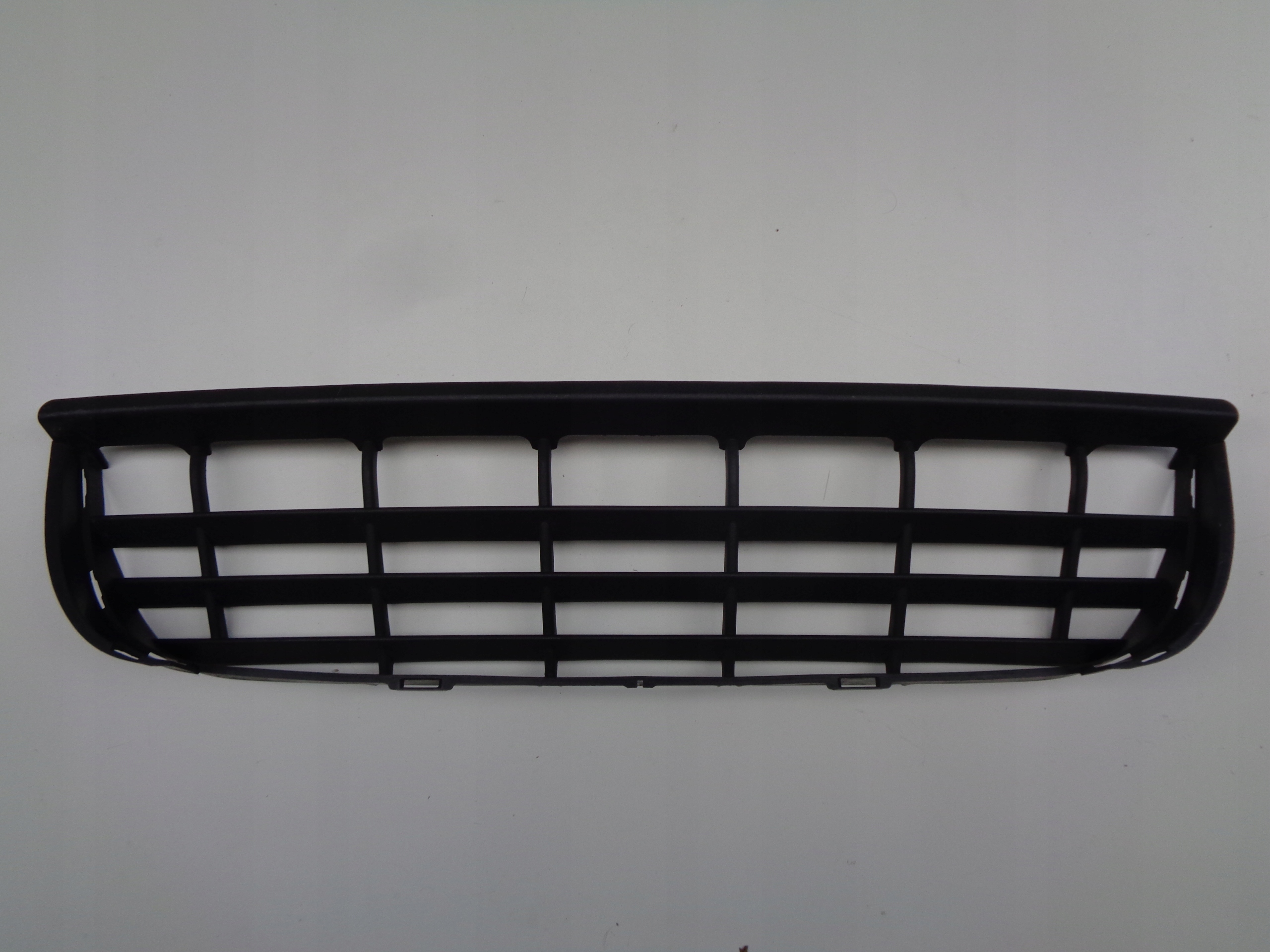 grid of a bumper VW CRAFTER 2E0 06