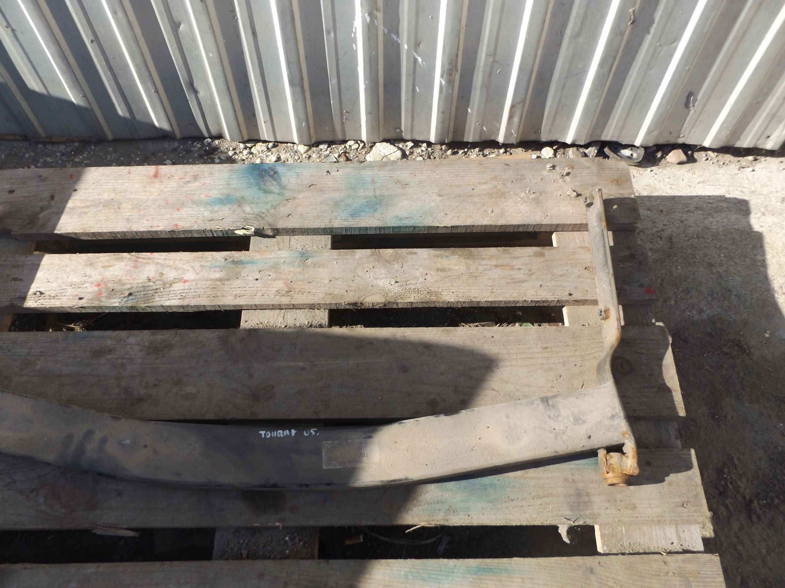 TOURAN BELKA ZDERZAKA TYŁ 1T0807305E Producent części Inny