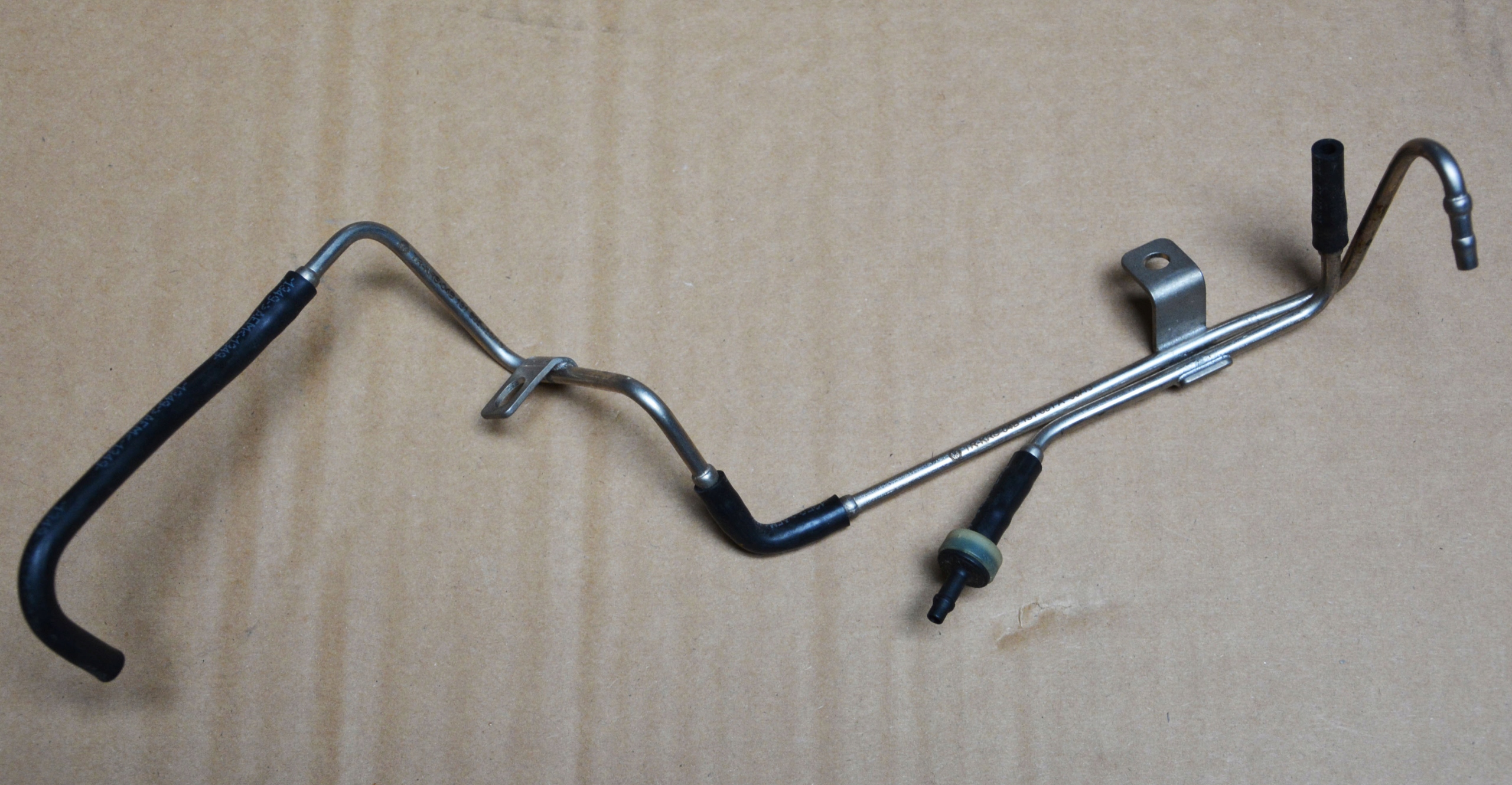 04B131051A VW POLO 6R 1.4TDI PRZEWODY PODCIŚNIENIA