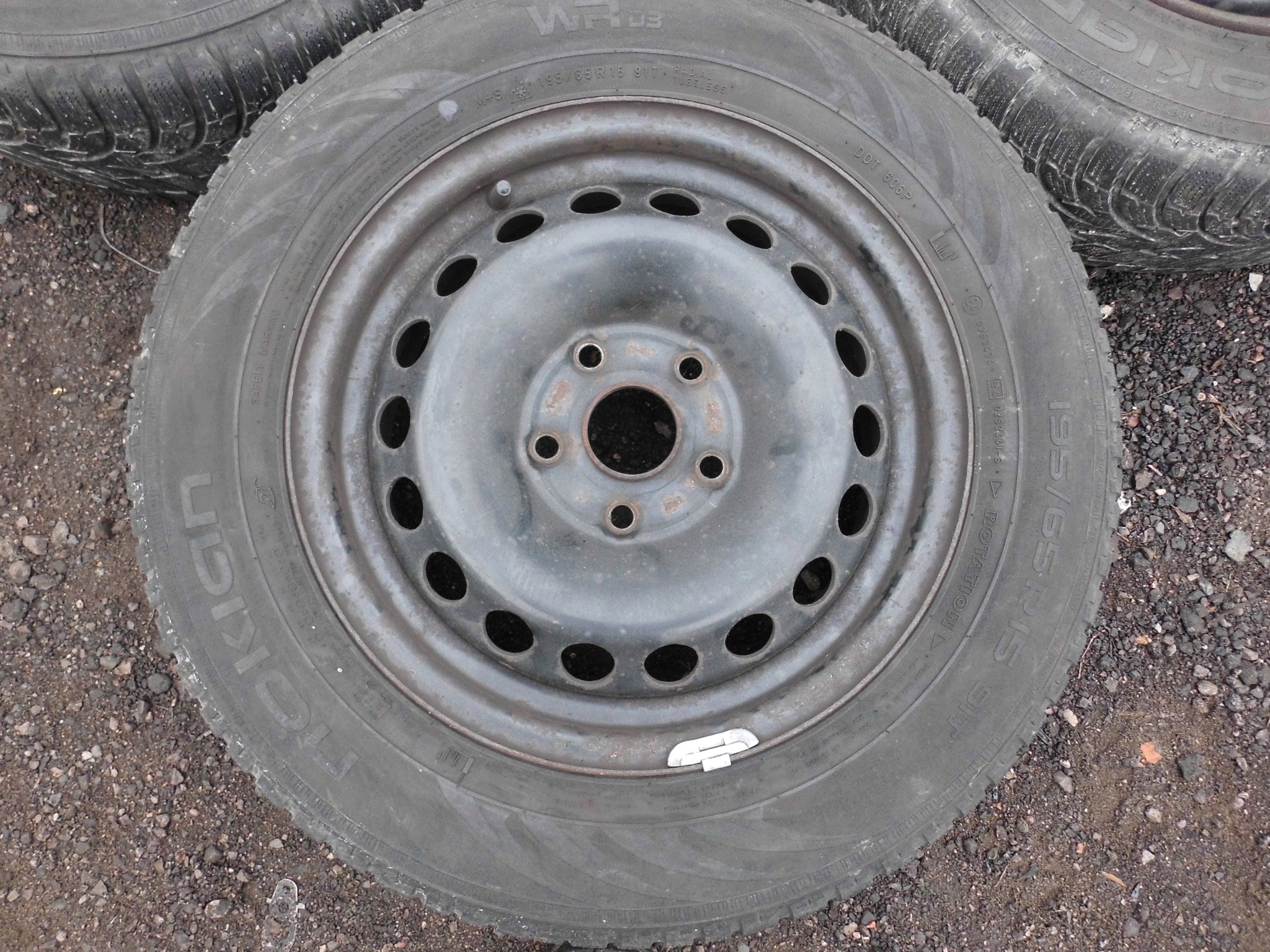 MEGANE III KOŁA ZIMOWE OPONY FELGI 15" ET47 Marka opon Nokian