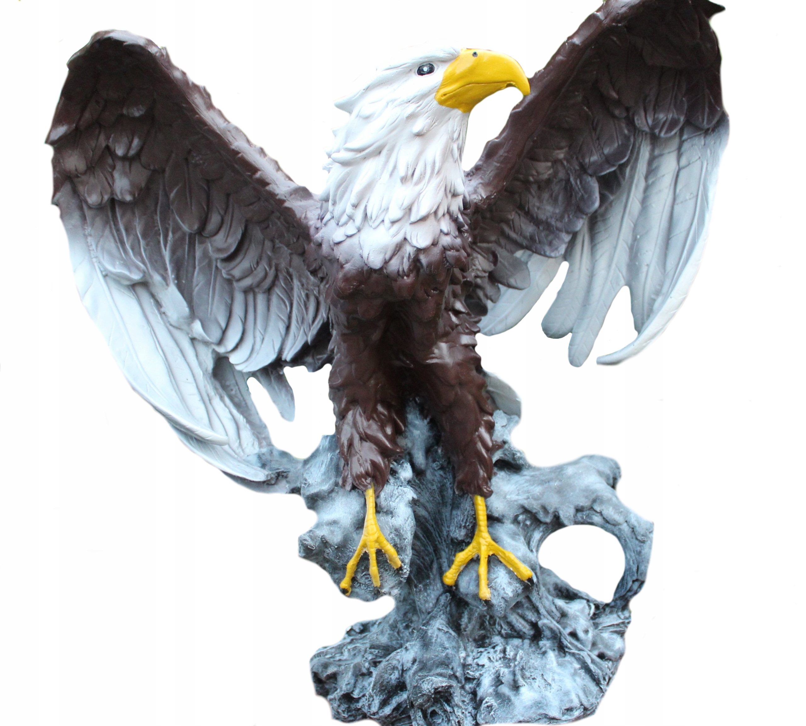 Сайт отзывов орел. Фигурка Орел. Фигура орла для сада. Садовая фигура Орел. Скульптура орла.