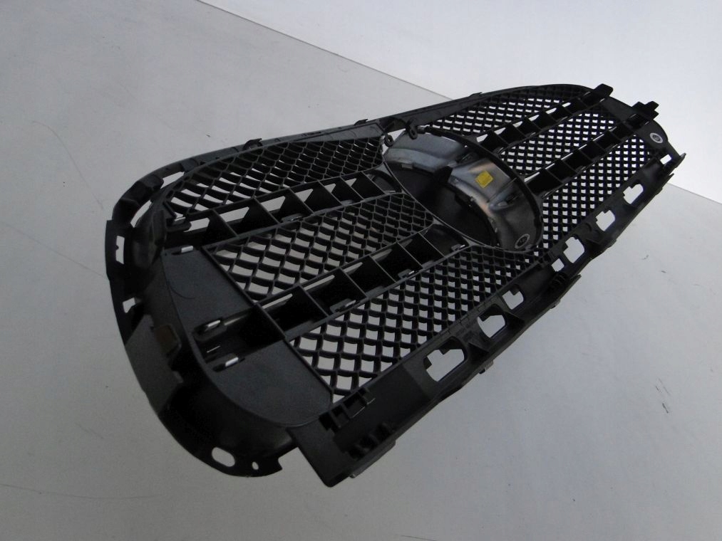 MERCEDES E KLASA W 212 LIFT GRILL ATRAPA DISTRONIC Typ samochodu Samochody osobowe