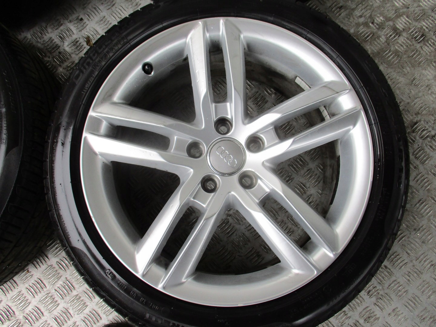 Koła felgi opony AUDI A4 8K0 R18 Rozstaw śrub inny