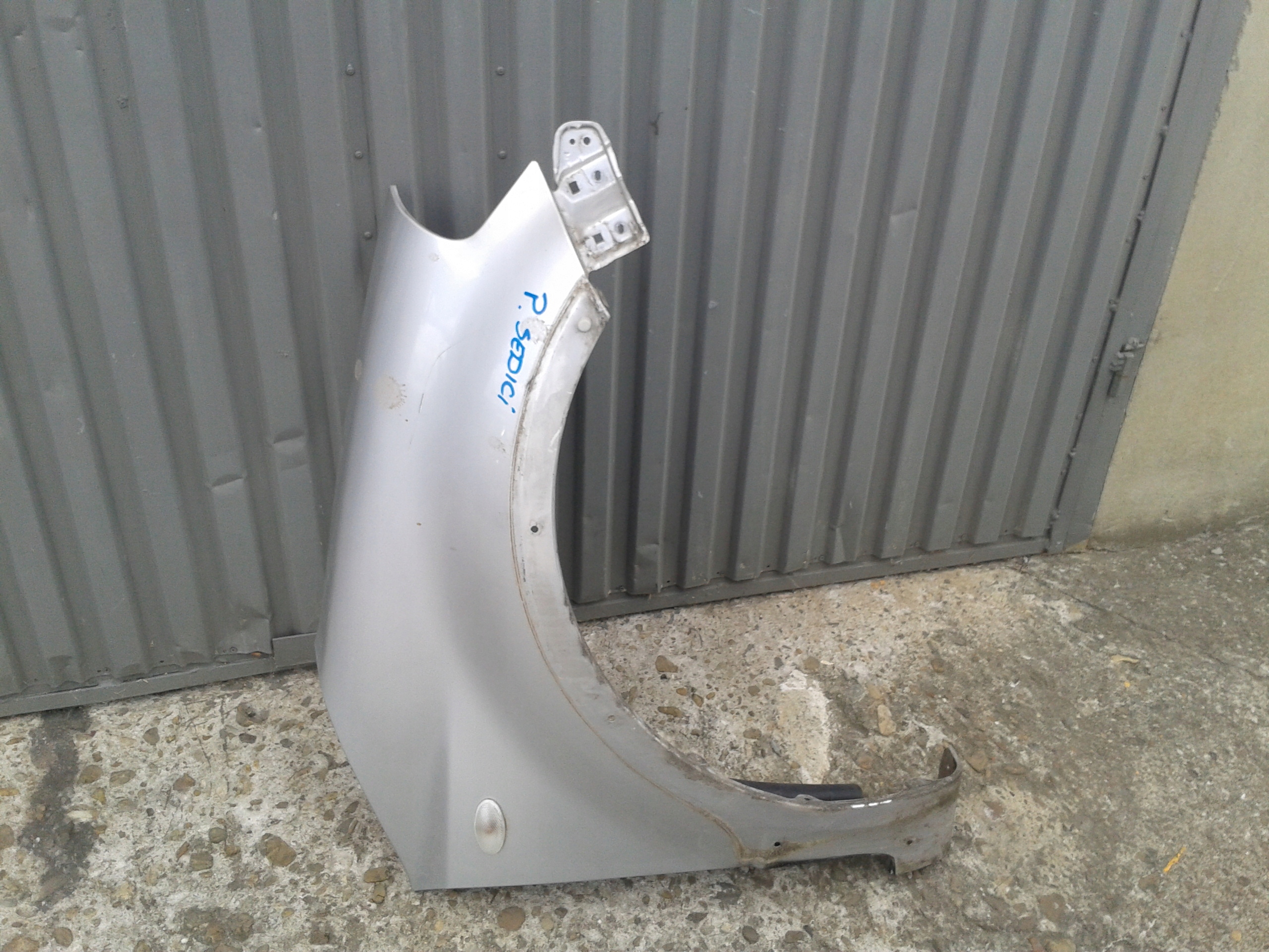 КРИЛО ПЕРЕДНЄ ПРАВЕ FIAT SEDICI