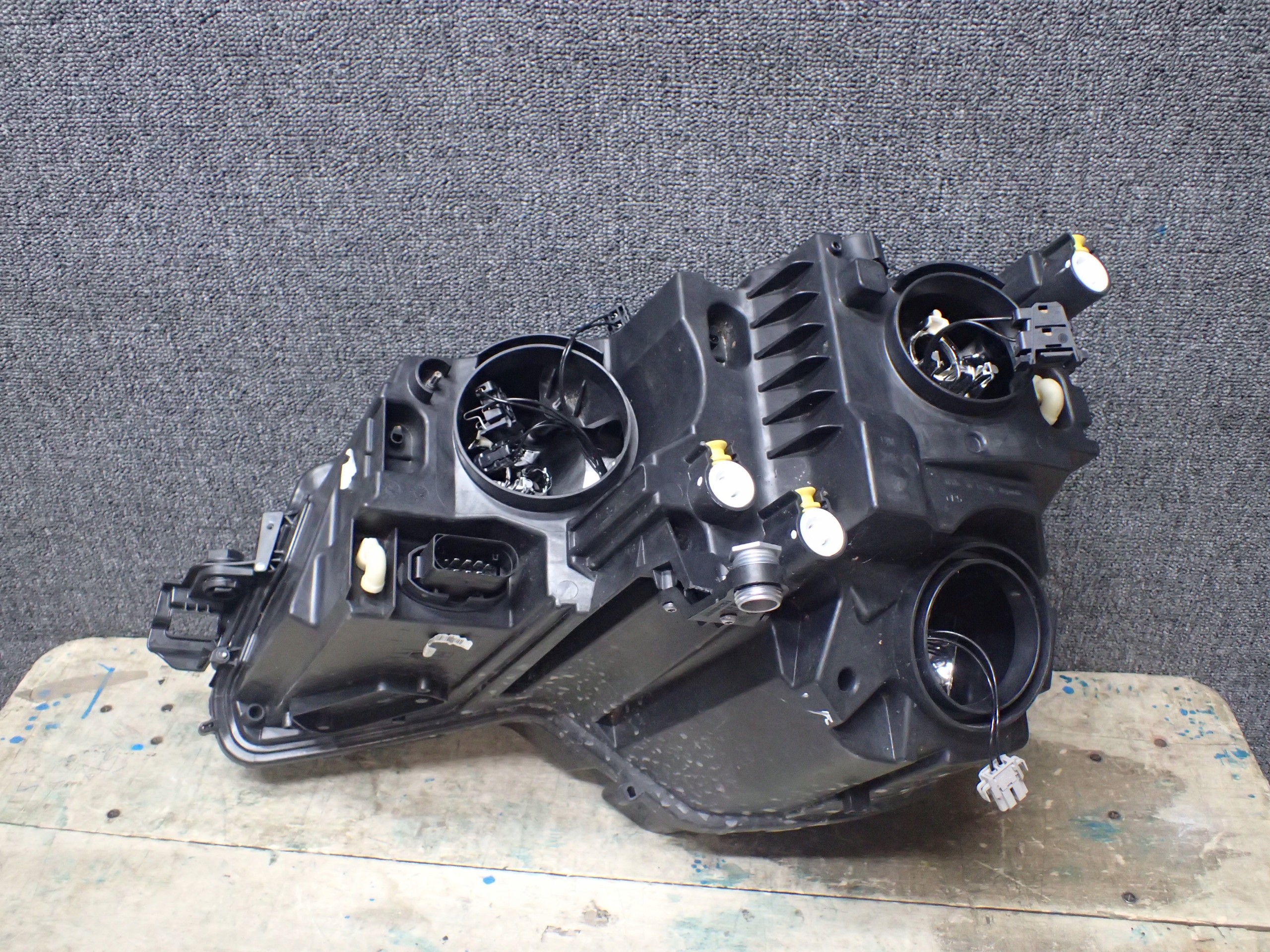 LIGHT FRONT RIGHT SKODA KAROQ 57B941016A
