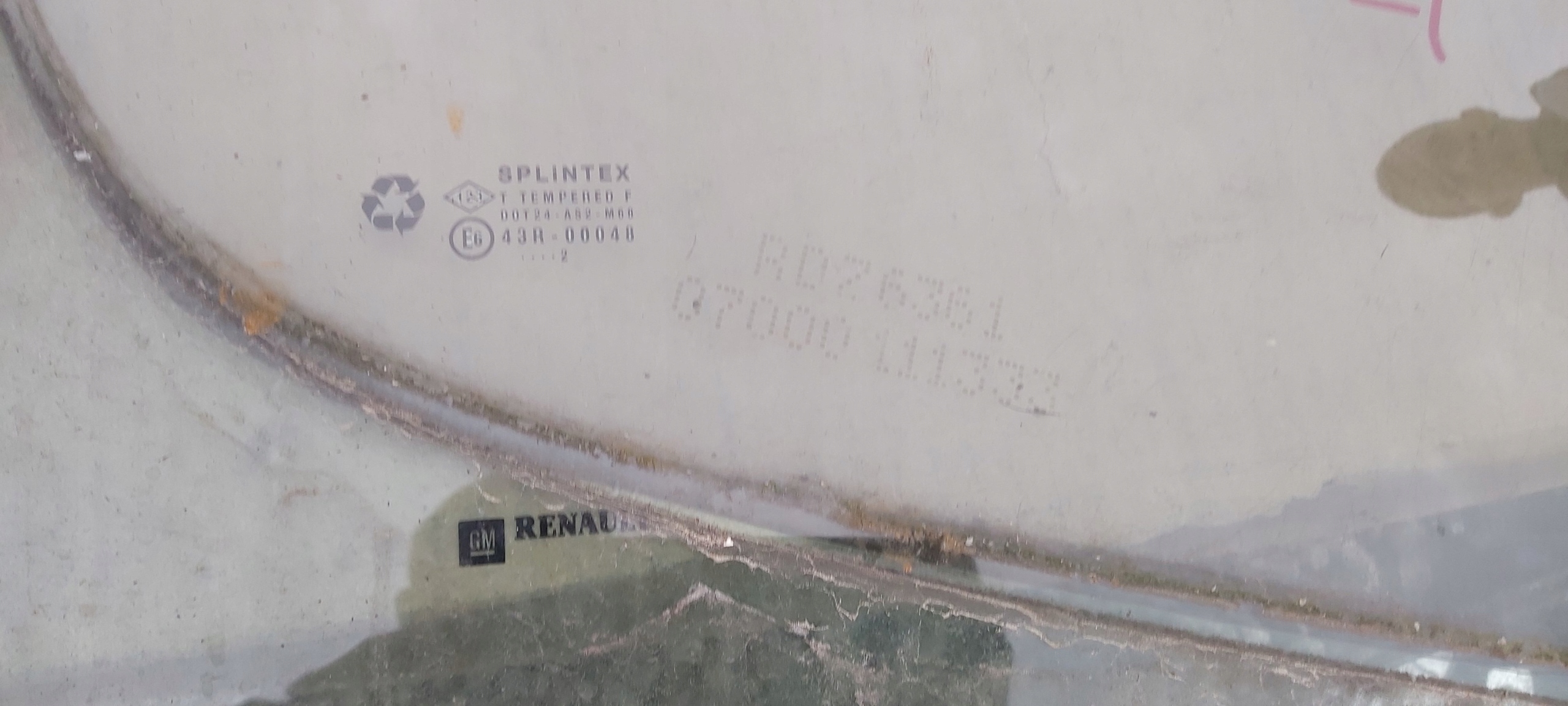 SZYBA PRAWY PRZÓD TRAFIC Strona zabudowy przód - prawa