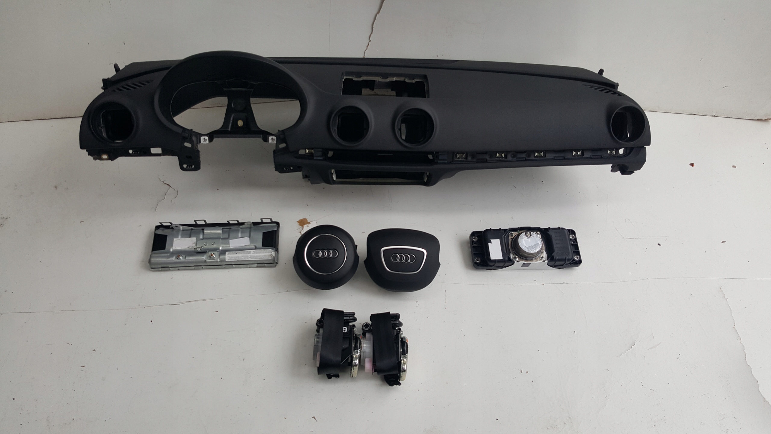 AUDI A3 8V дошка консоль подушка безпеки ремені