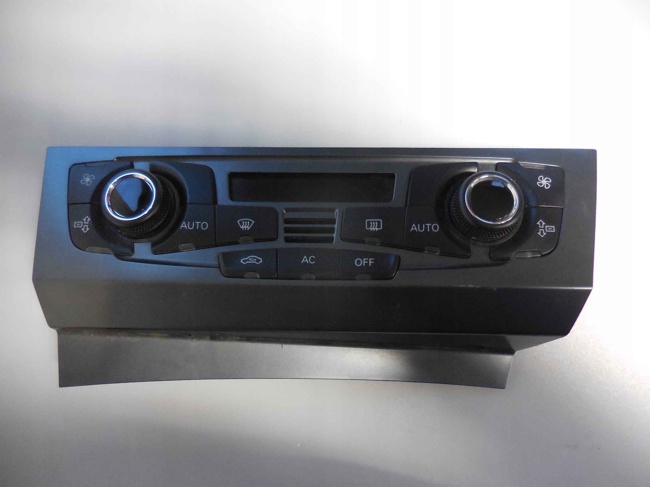 AUDI A4 A5 Q5 панель Кліматронік 8T1820043B