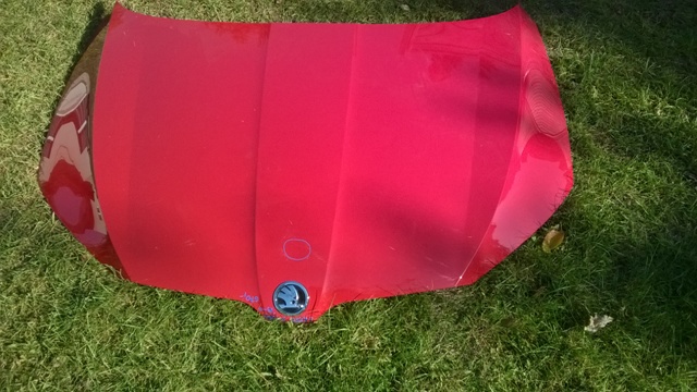 Skoda Superb 2015 2018 maska pokrywa silnika czerw