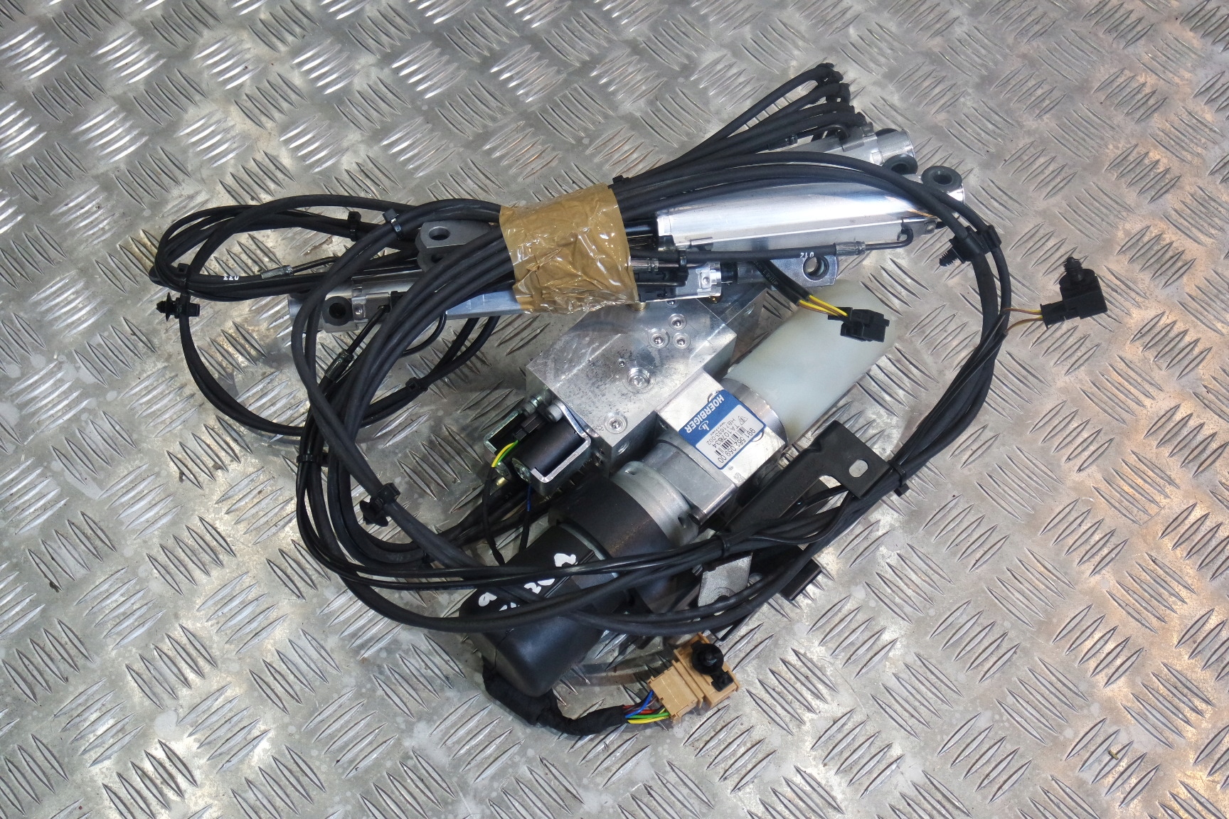 POMPA DACHU PORSCHE 991 TARGA LIFT 99156205900