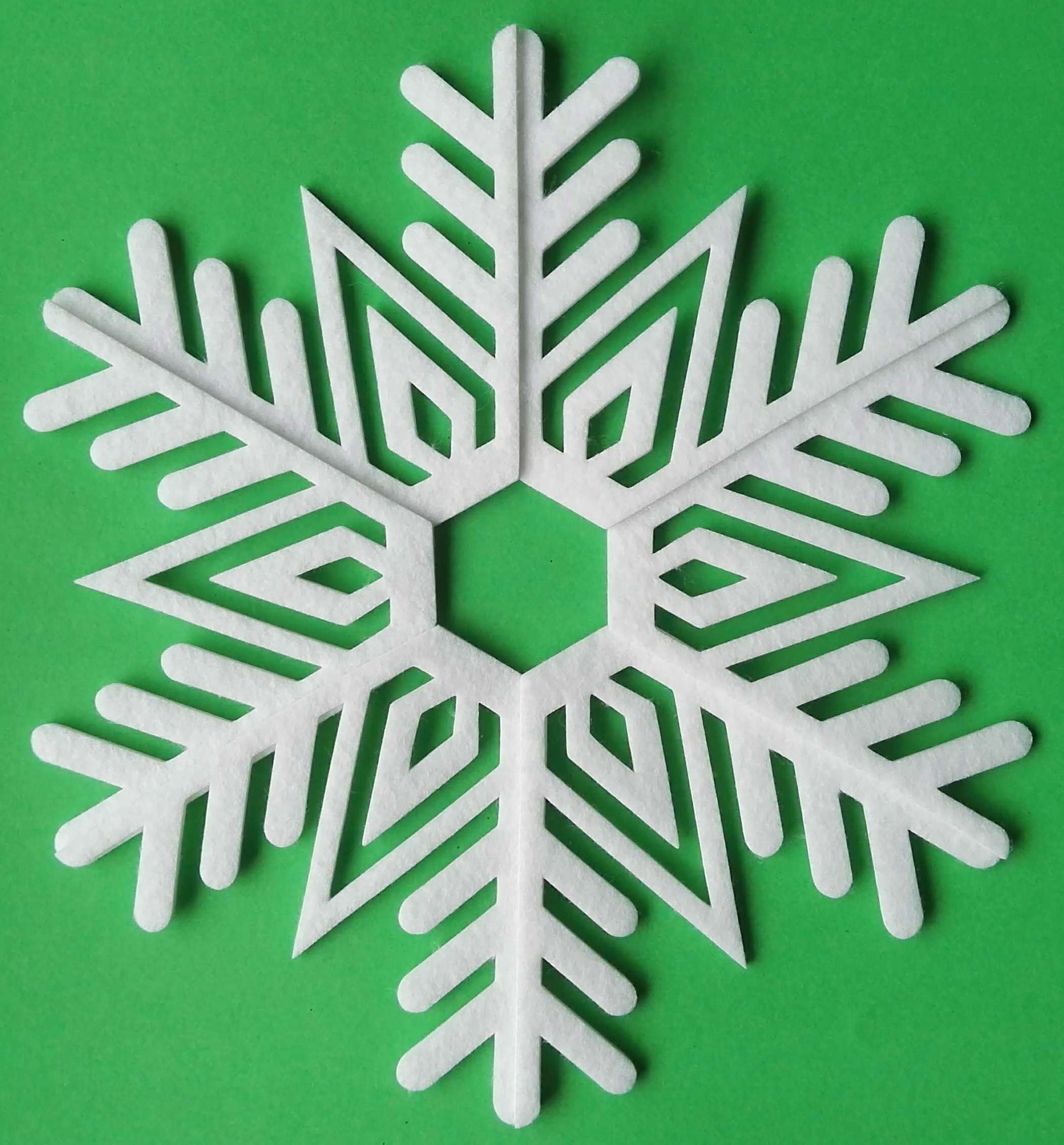 

Ozdoba na święta, śnieżynka 24 cm biała filc 1 szt