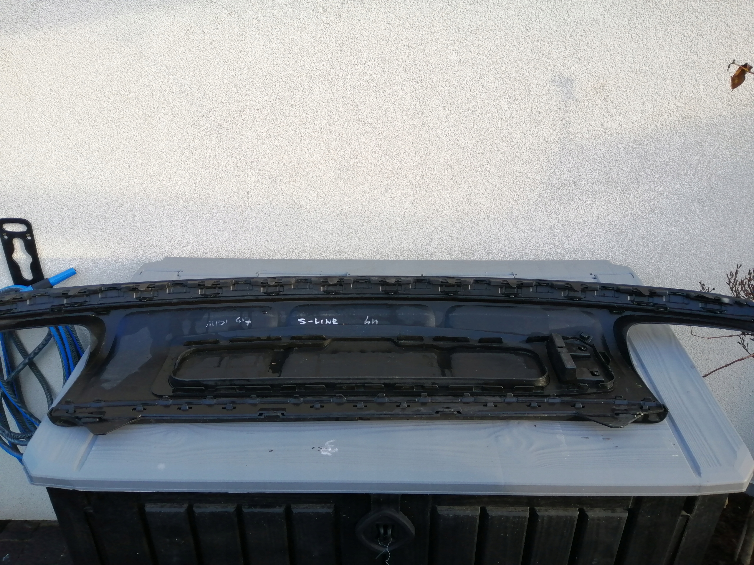 Спойлер Audi Q7 S-line 4m0807521b выставляю FV