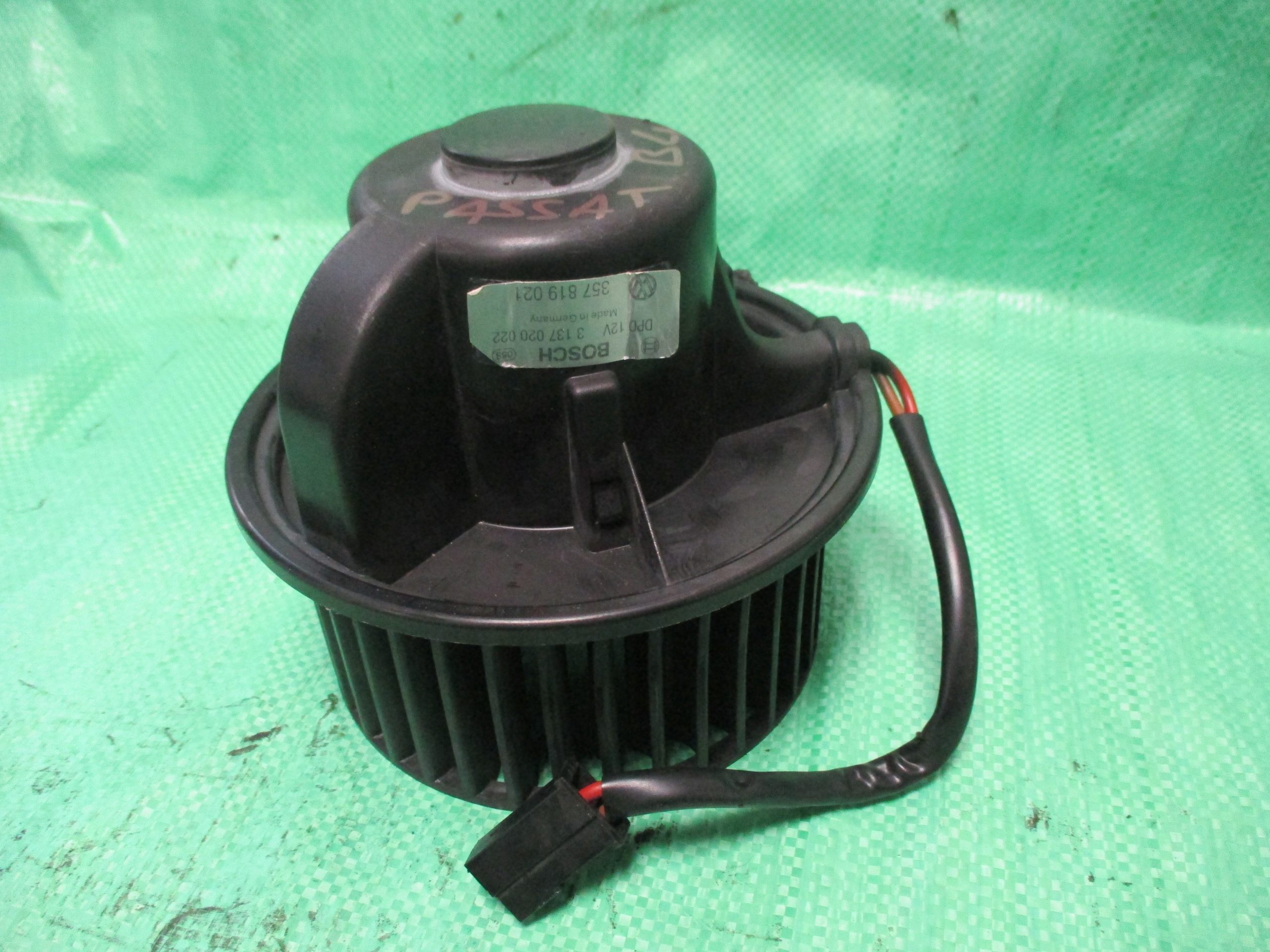 PASSAT B4 WENTYLATOR NAWIEWÓW 357819021