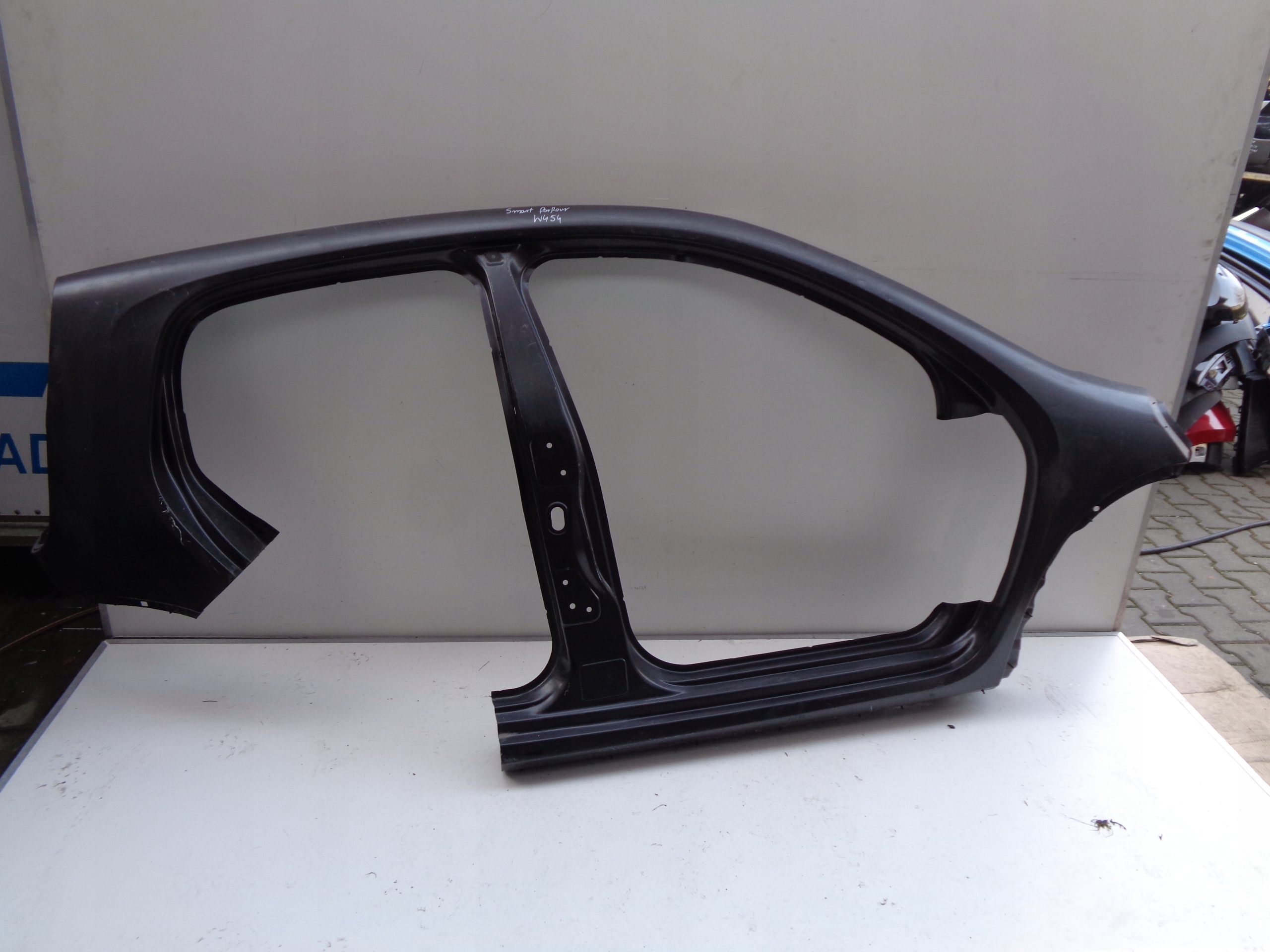 BŁOTNIK PRAWY TYLNY PRÓG SMART FORFOUR W454