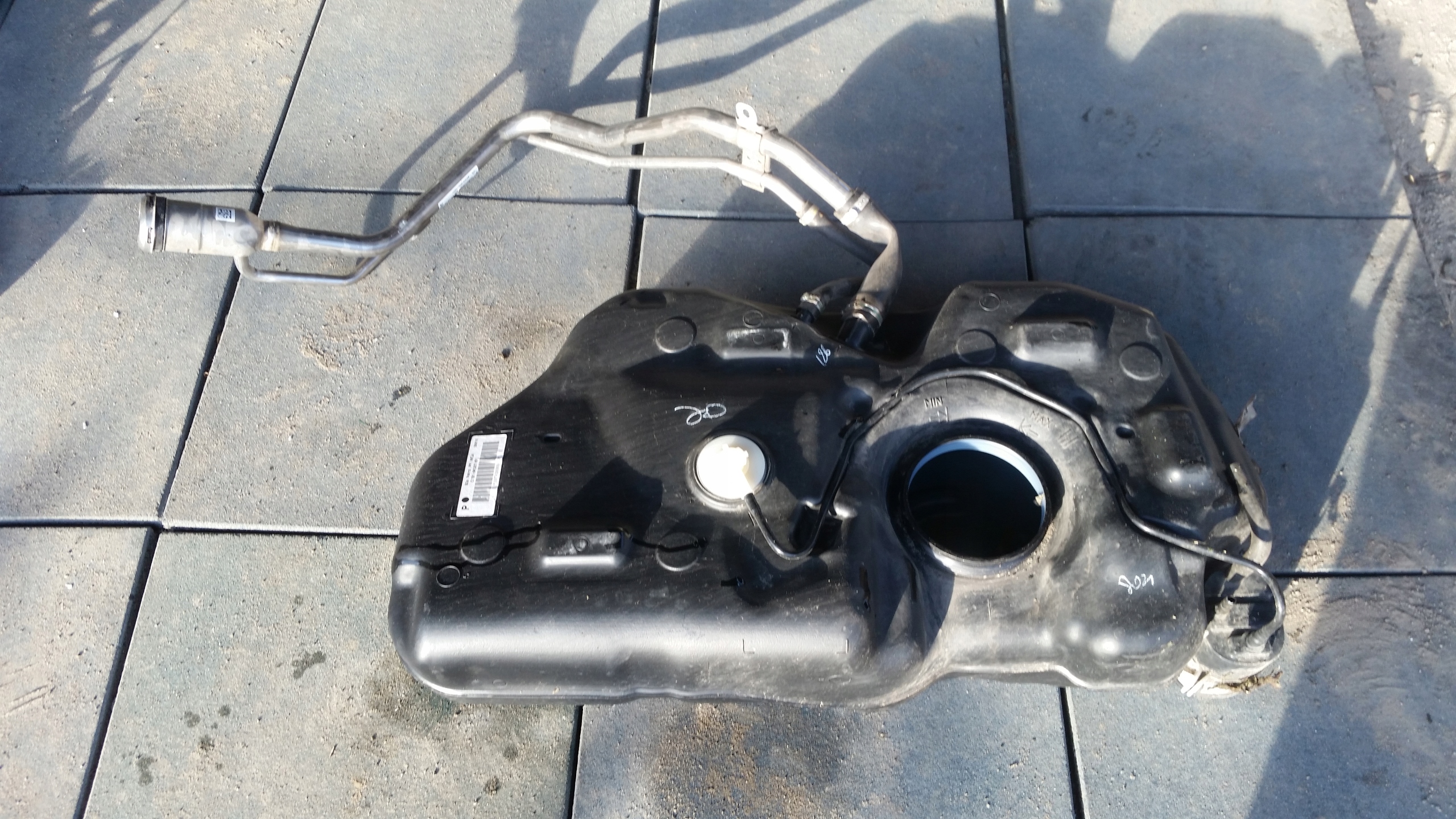 H1B1-9032-AB - FIESTA MK8 1.0 1.1 2017 - ТРУБА ТОПЛИВНОГО БАКА