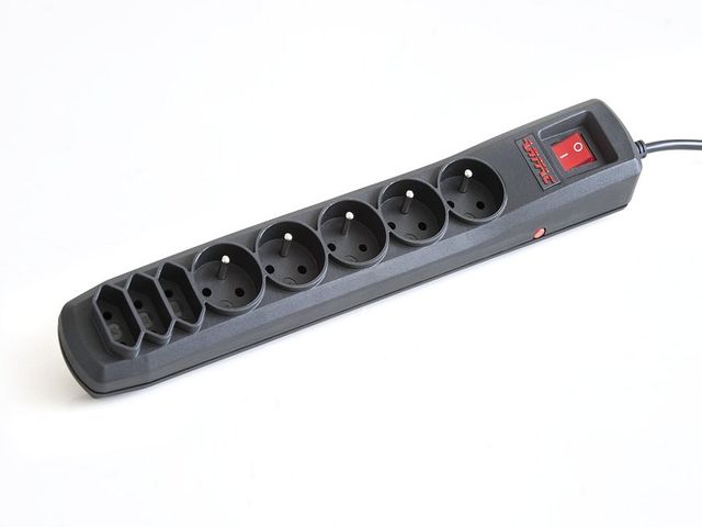 

Listwa Zasilająca Armac R8 Czarna 1,5M 5X 230VPL+3