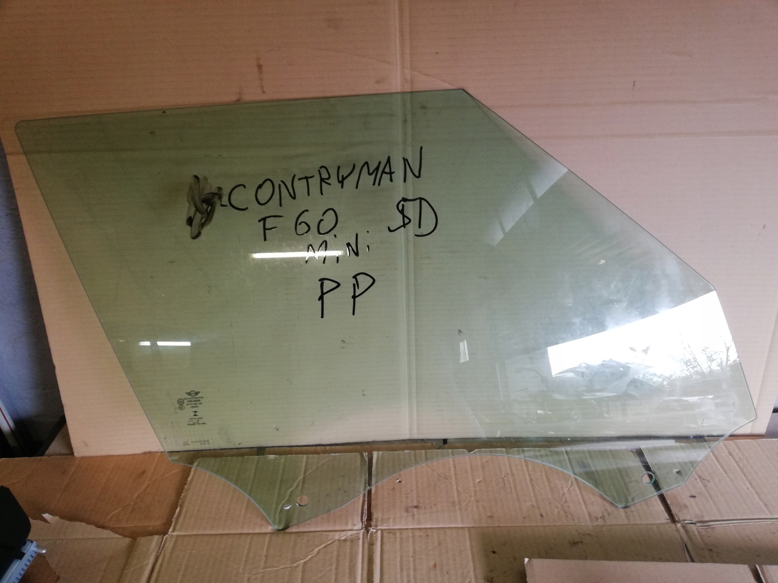 MINI COUNTRYMAN F60 SZYBA PRAWA PRZEDNIA