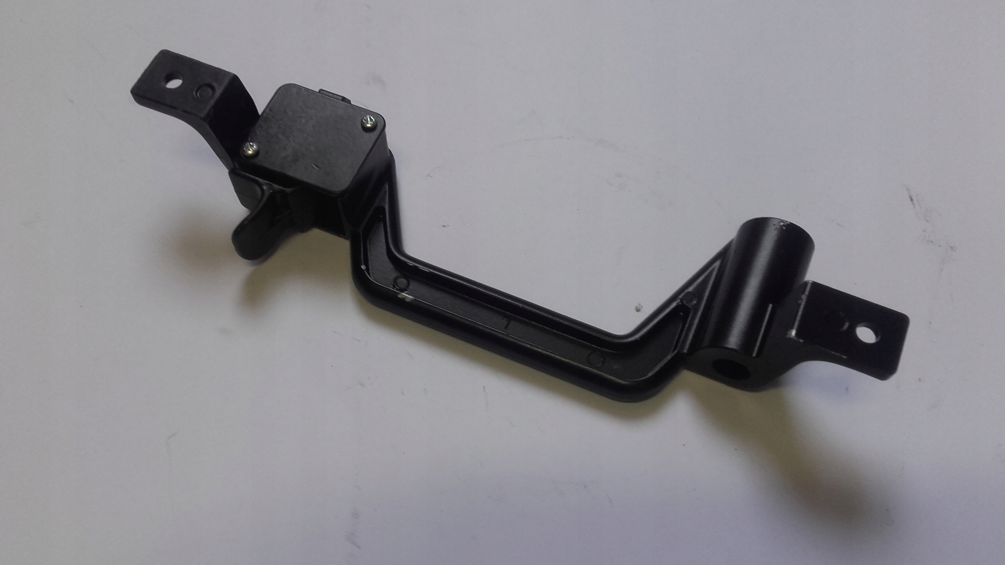 CAT KLAMKA UCHWYT SZYBY TYLNEJ LEWY ORG LUBLIN