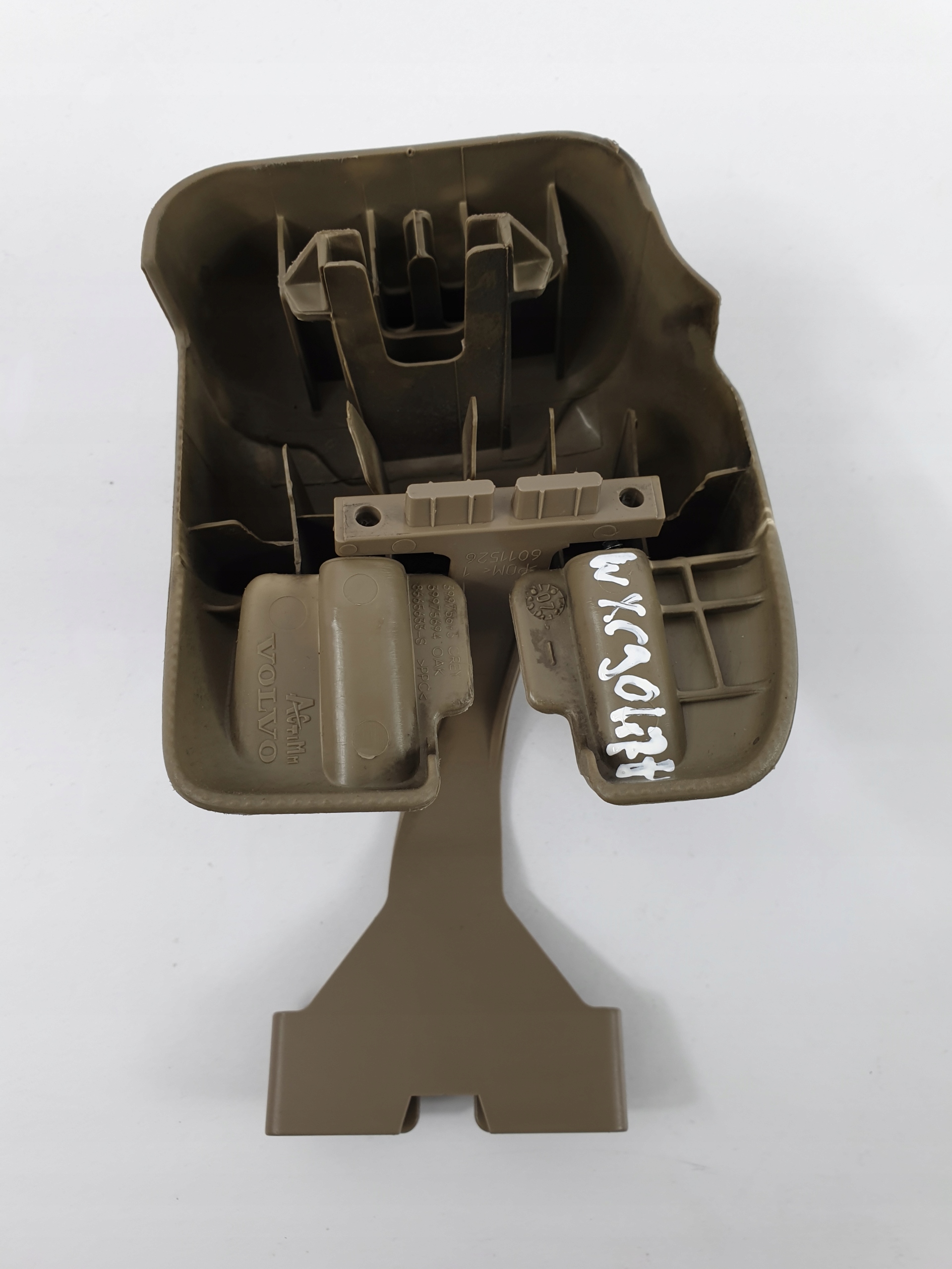 PROWADNICA PASA TYL SRODEK VOLVO XC90 LIFT Car type Passenger cars