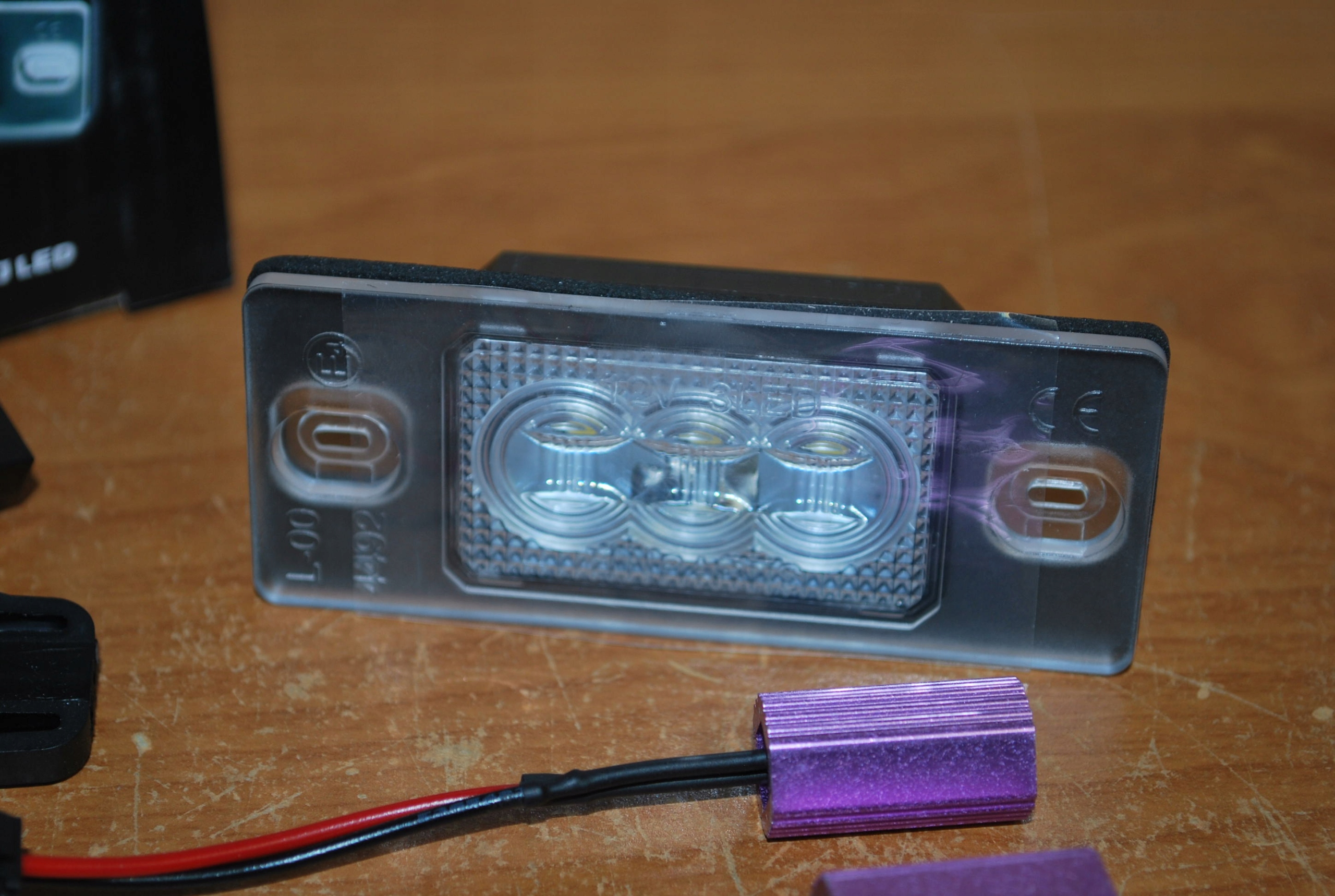 PODŚWIETLENIE LED TAB PASSAT B5 FL KOMBI GOLF V Producent części EinParts Automotive