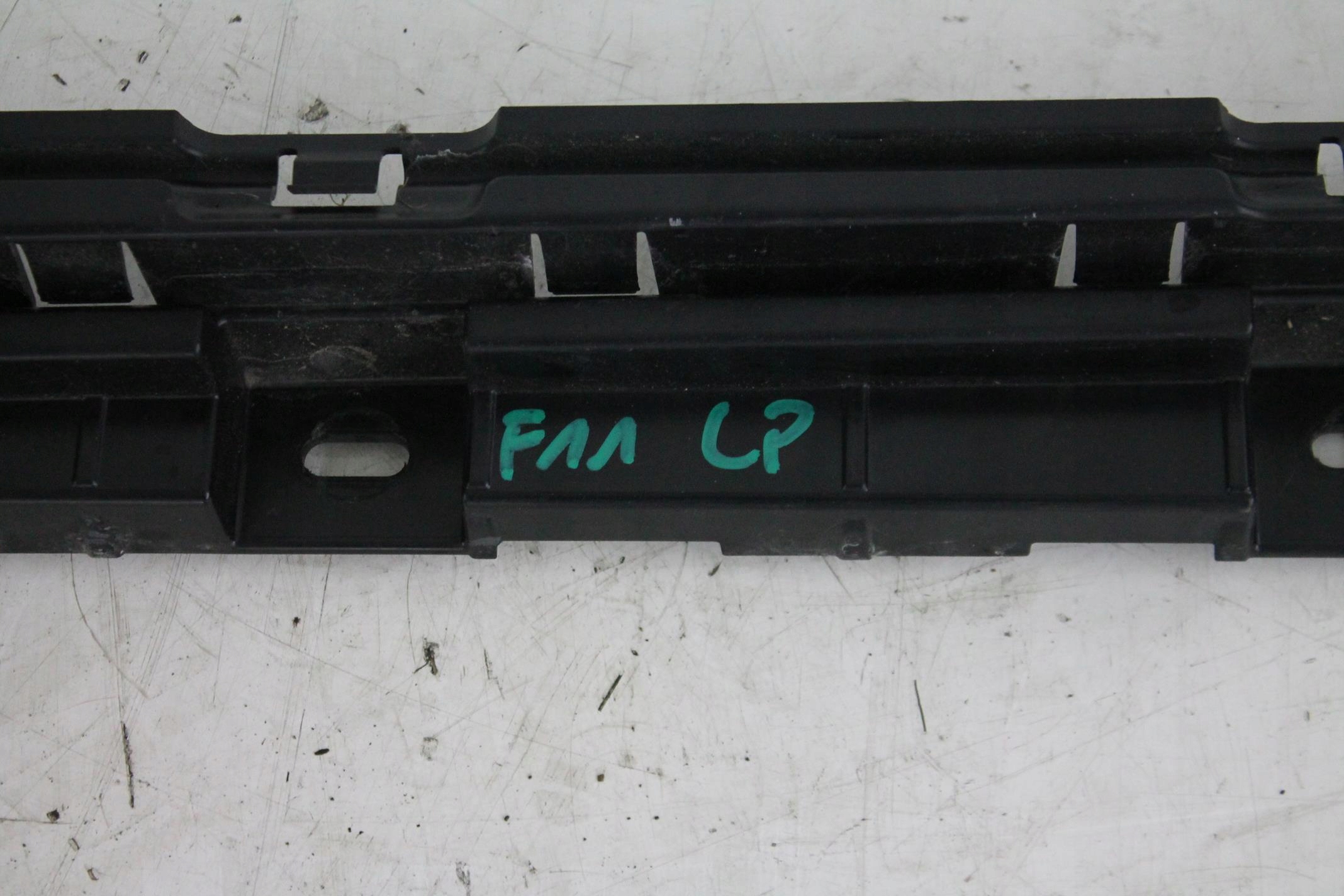 ŚLIZG MOCOWANIE PROGU LEWY PRZÓD 7184777 BMW F11 Typ samochodu Samochody osobowe