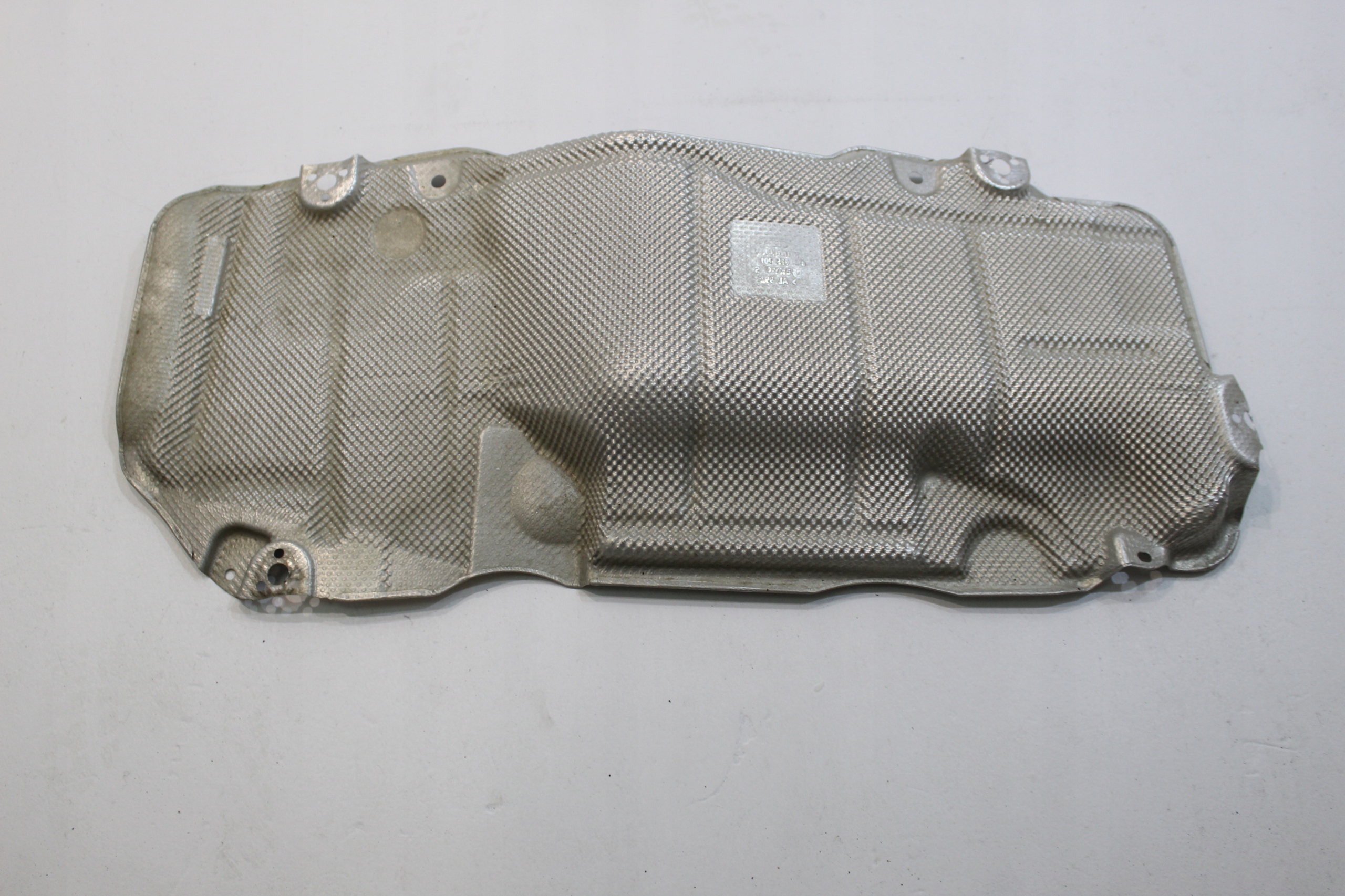 AUDI TT 8S ТЕПЛОВИЙ ЕКРАН 8S0825701