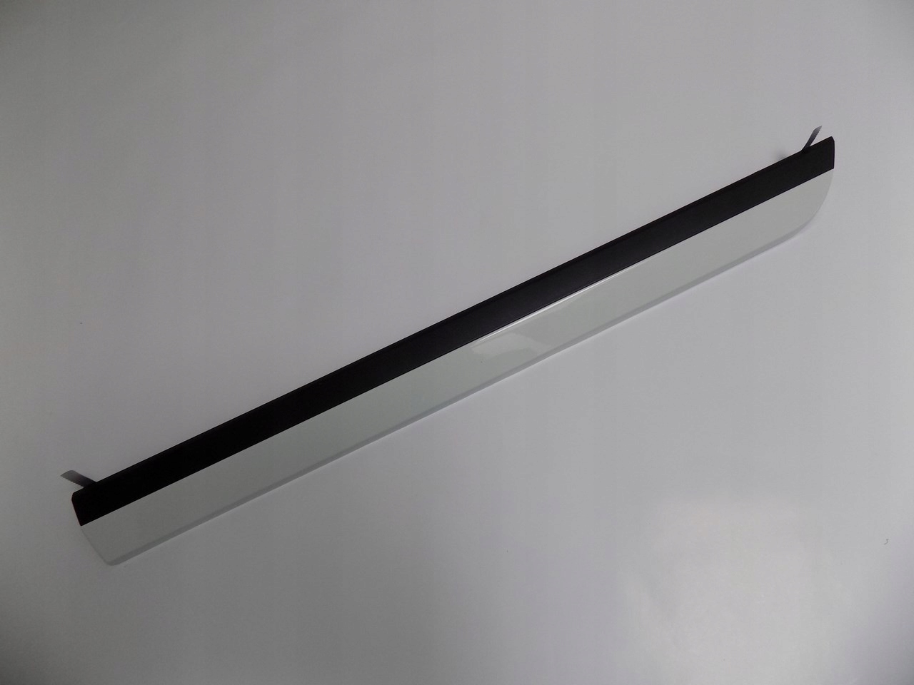 3G0854949C LISTWA DRZWI LEWY TYŁ KOLOR LC9A VW PASSAT B8 2015+ Numer katalogowy części 3G0854949C LC9A