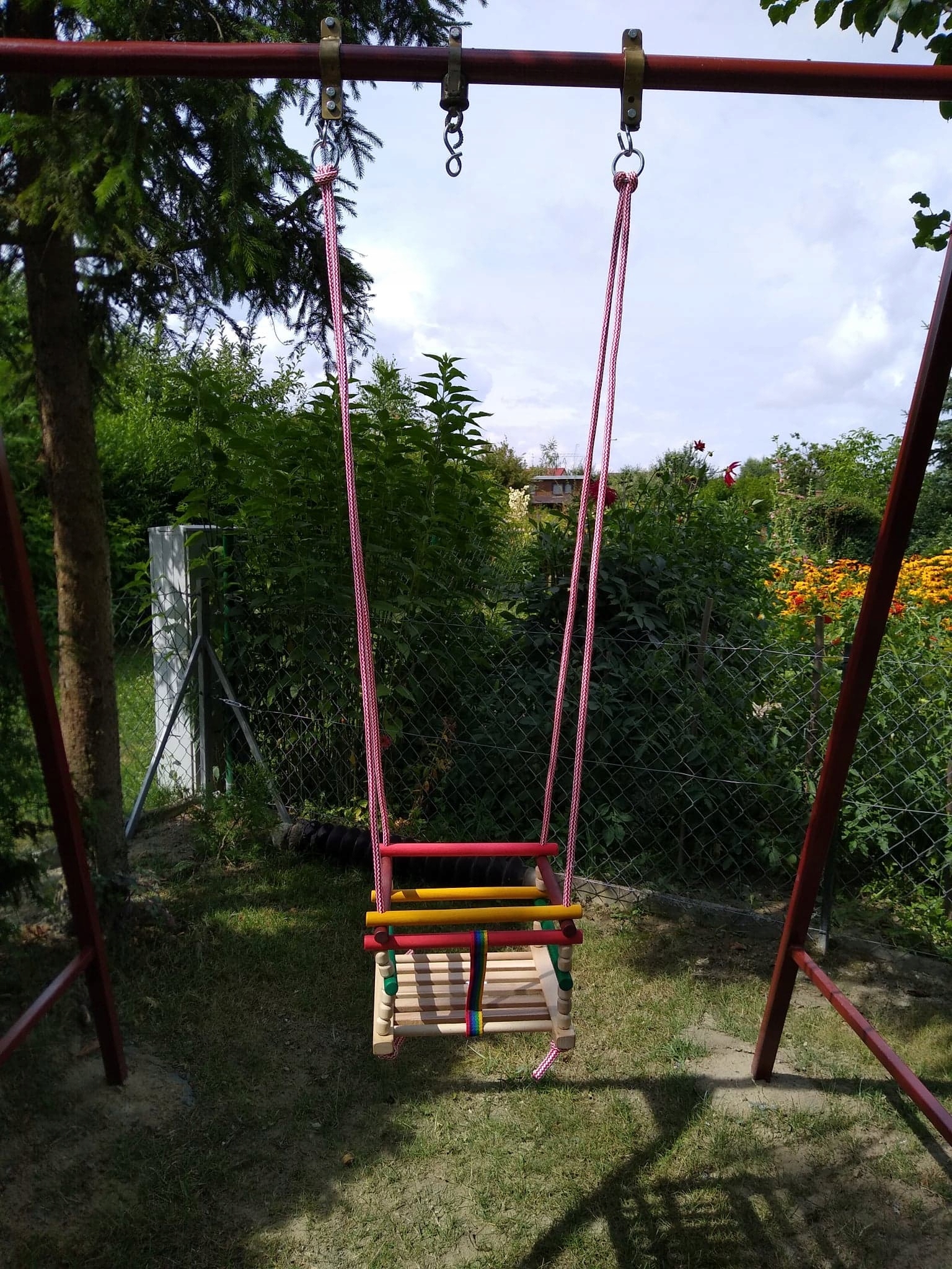 KOLOROWA HUŚTAWKA NP. DO OGRODU, SOLIDNA (DO 25KG) Kod producenta H4