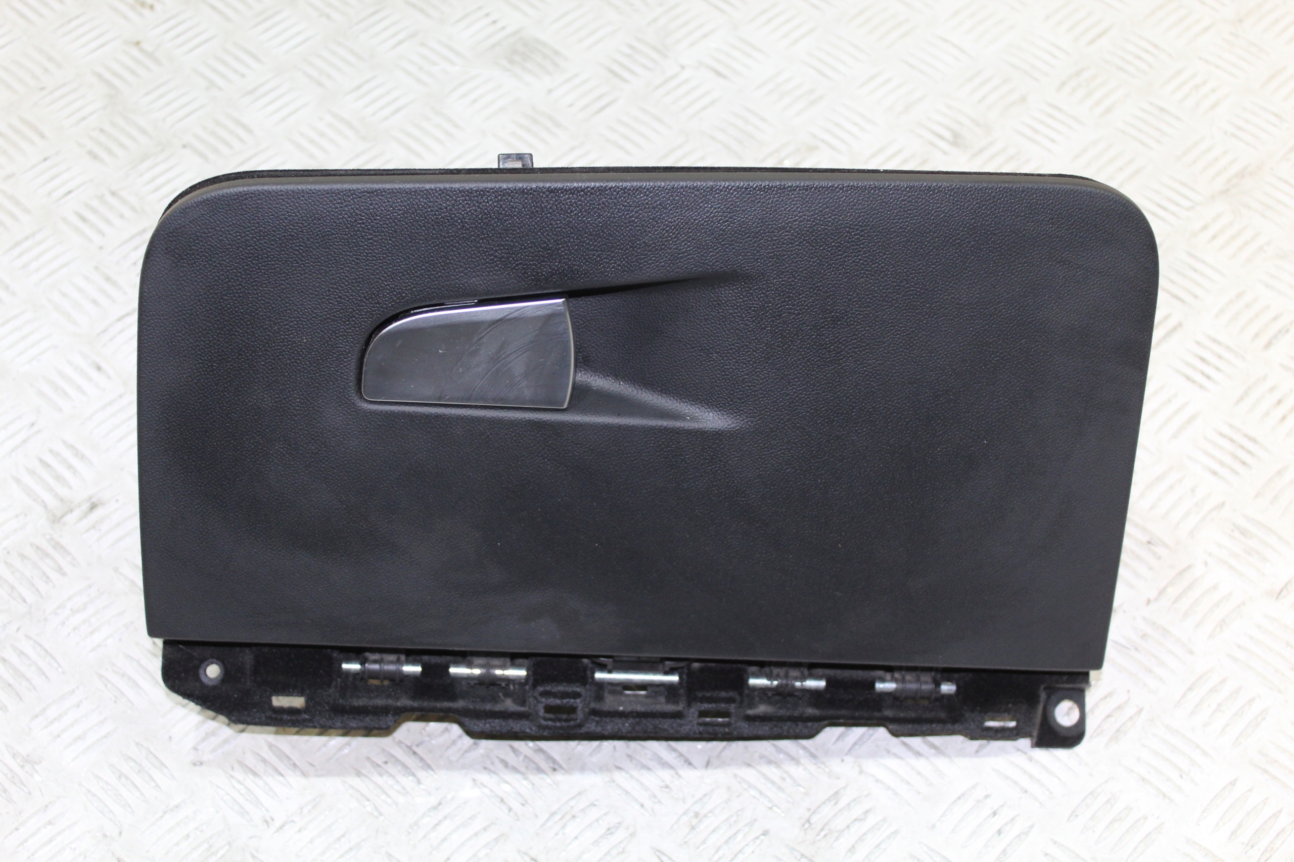 SCHOWEK KONSOLI ALFA ROMEO STELVIO Q4