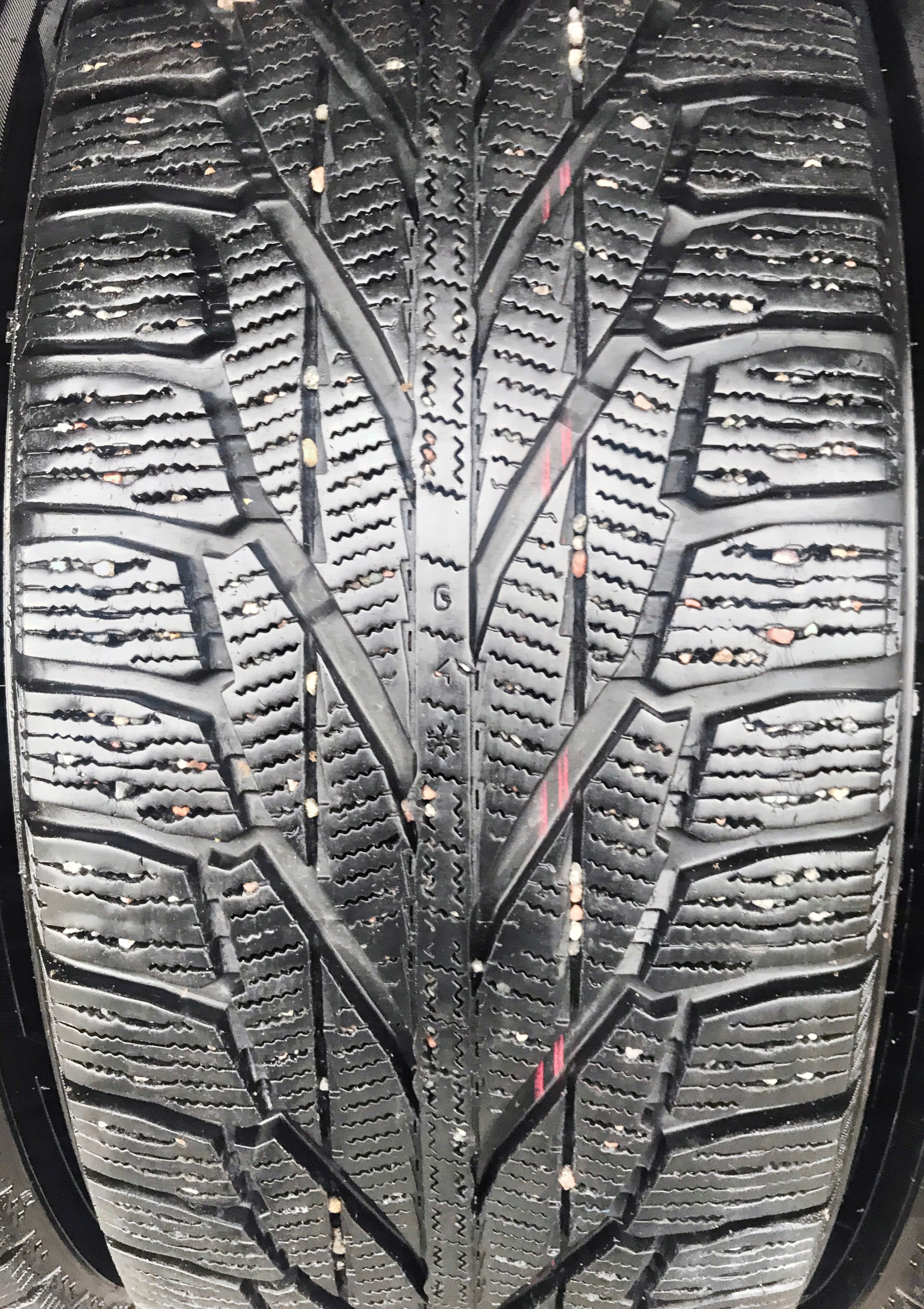 4x 215/65R16 NOKIAN HAKKAPELITTA R2 SUV 102R ZIMA Model Hakkapeliitta R2