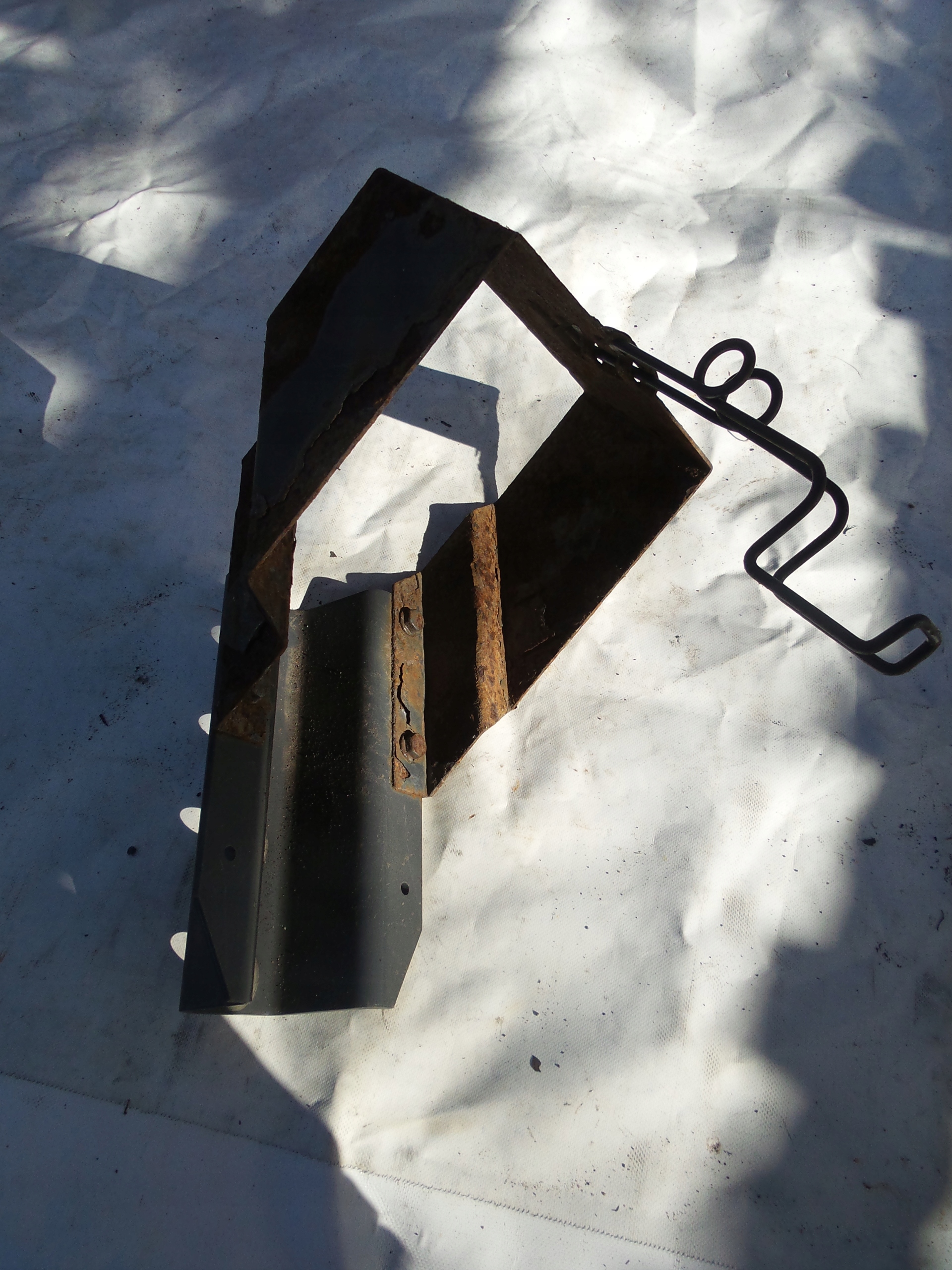 КРЕПЛЕНИЕ КРОНШТЕЙН ВЕШАЛКА КЛИН DAF XF 106