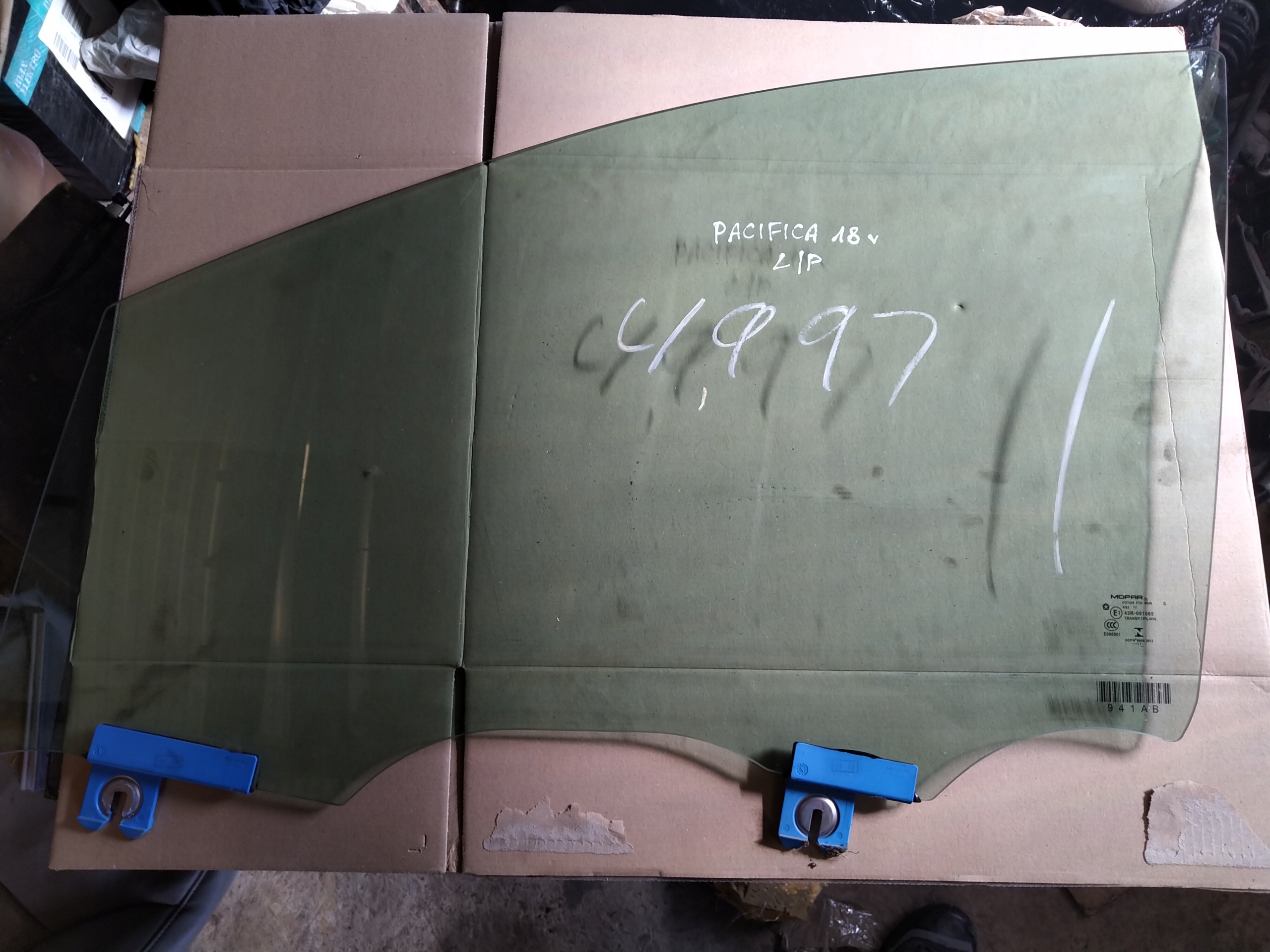 68231941AA - PACIFICA 2017 2018 2019 2020 СКЛО ДВЕРІ ЛІВЕ