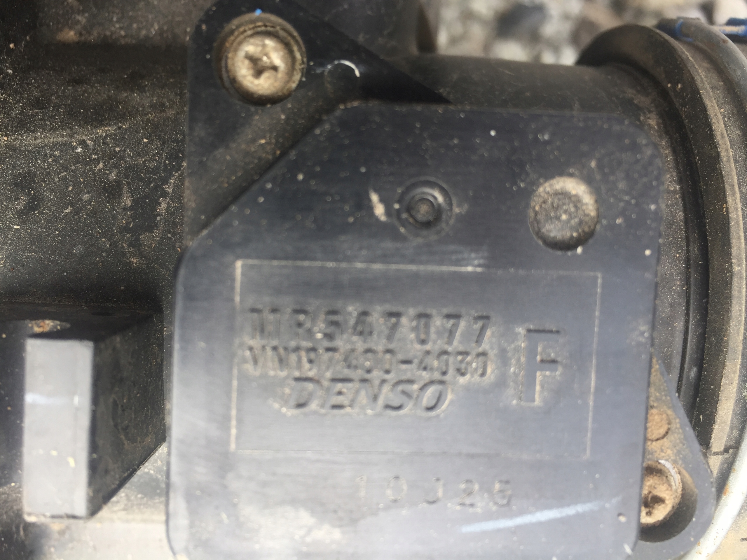 Mitsubishi L200 2.5 did 06-витратомір MR547077