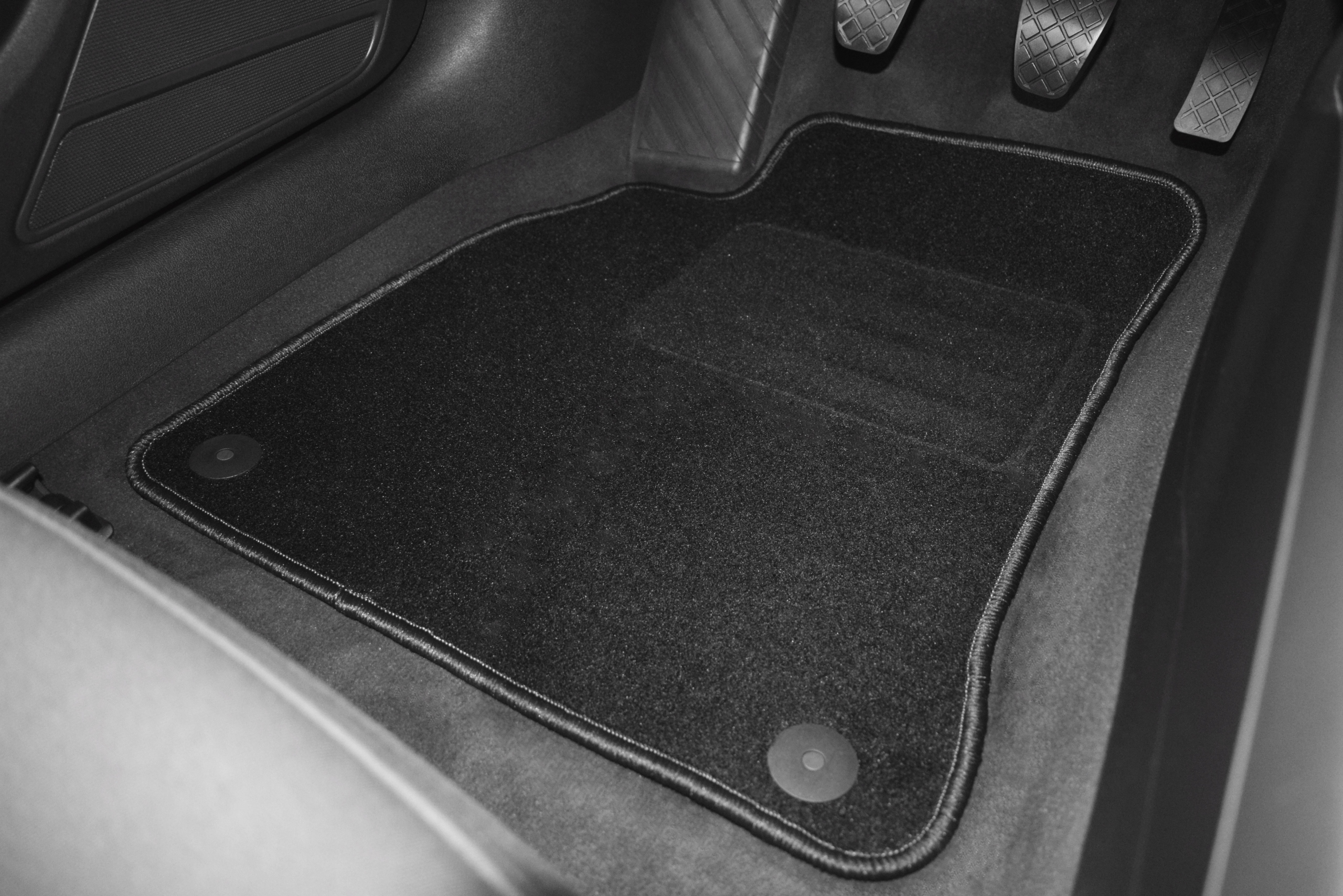 Dywanik welurowy kierowcy do RENAULT LAGUNA III 3 Informacje dodatkowe bezzapachowe mocowania w zestawie