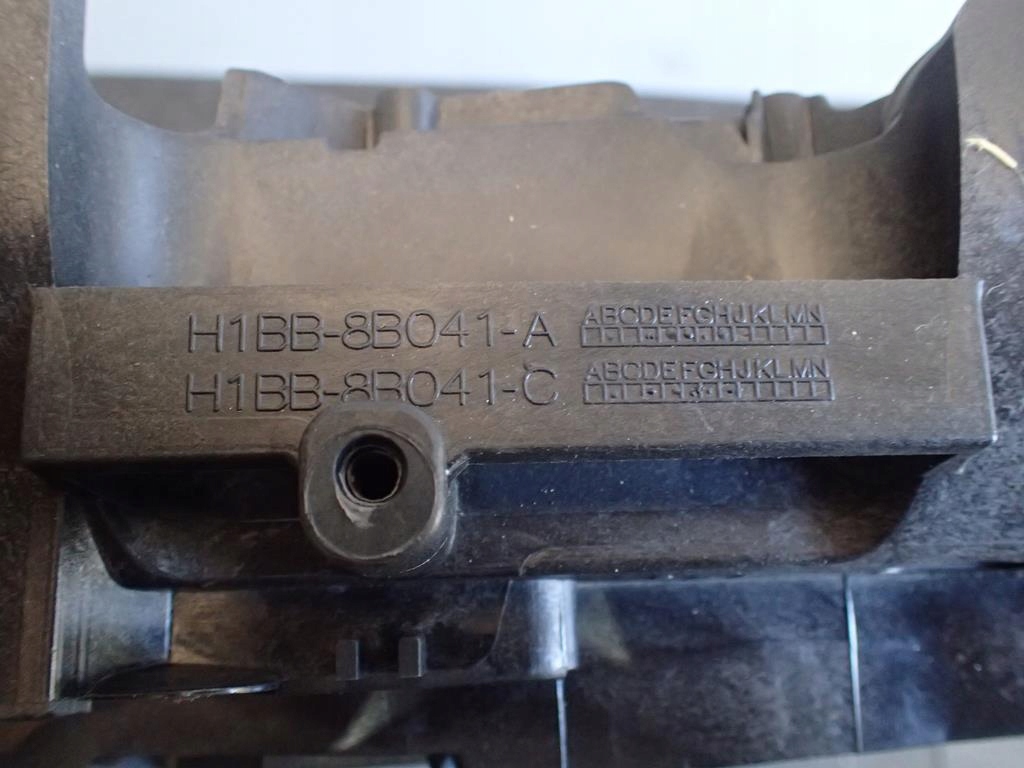 Pas przedni FORD FIESTA MK8 17- Typ samochodu Samochody osobowe