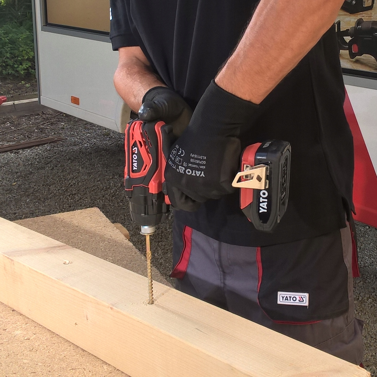 YATO ZAKRĘTARKA UDAROWA 18V ZESTAW KLUCZ AKUMULATOROWY +2Ah YT-82800 Zasilanie akumulatorowe