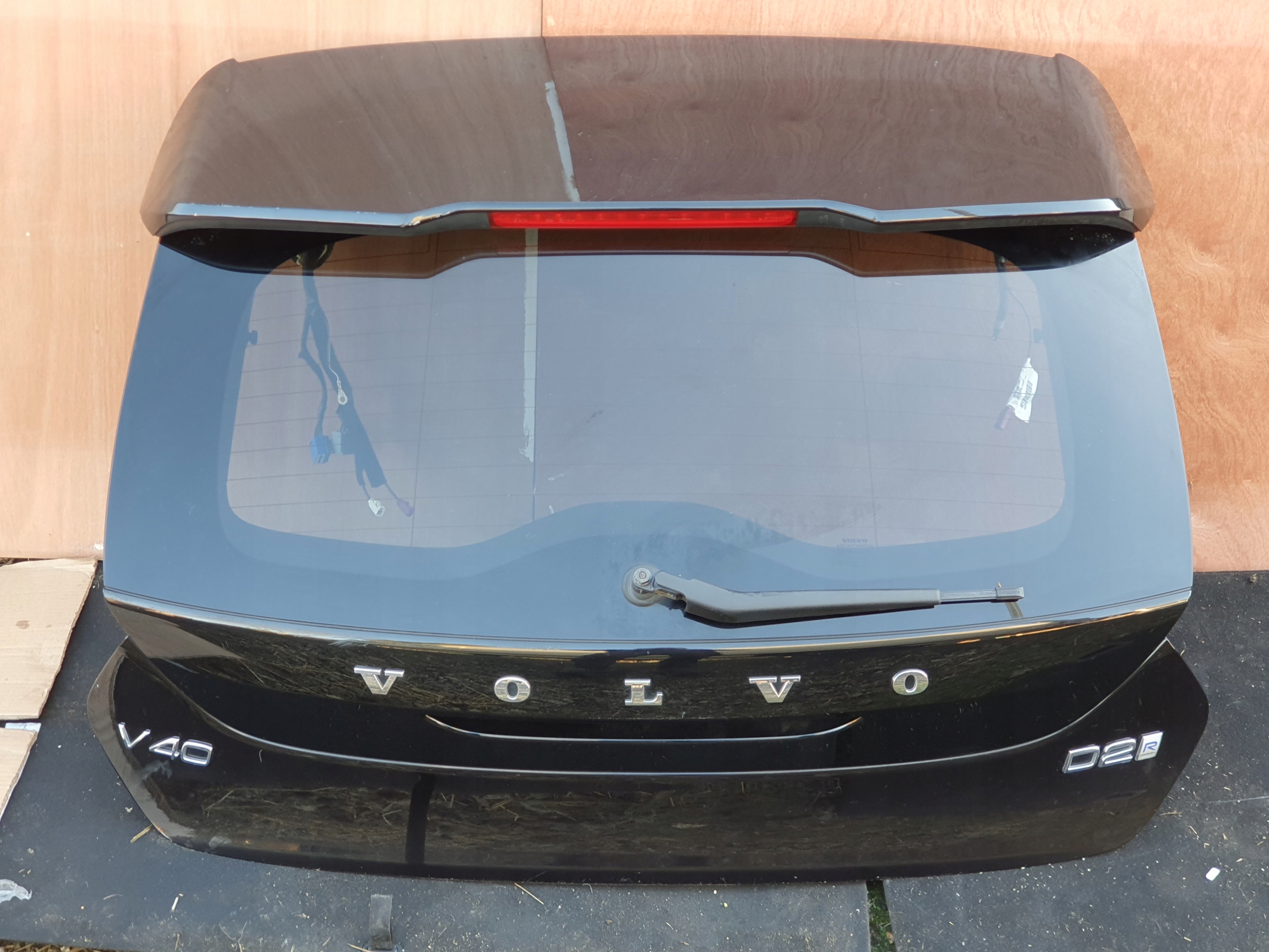 VOLVO V40 R-DESIGN 2012-2018 KLAPA TYŁ SPOILER Numer katalogowy części VOLVO V40 R-DESIGN 2012-2018 KLAPA TYŁ SPOILER