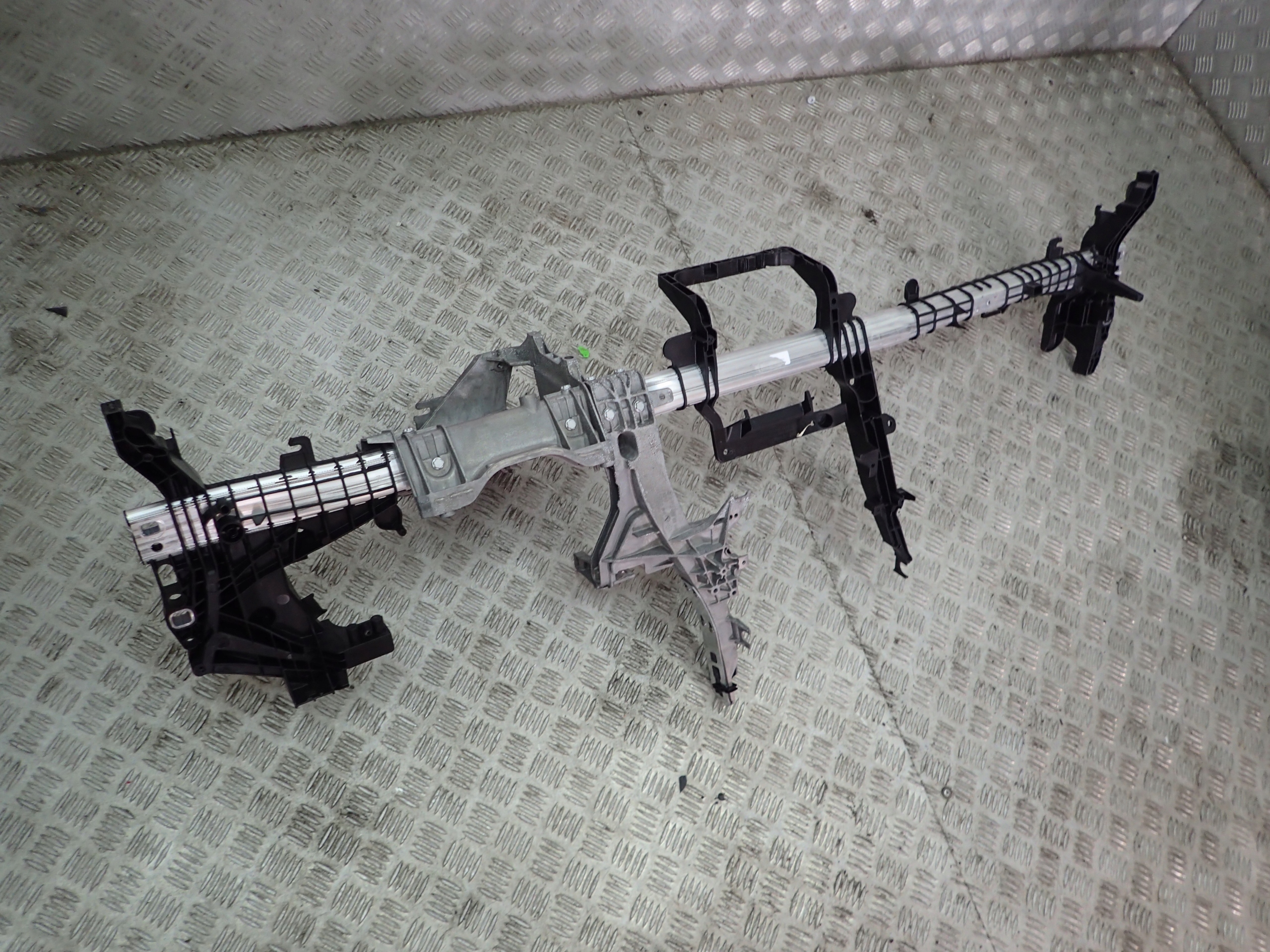 MERCEDES E W213 STELAŻ KONSOLI DESKI MOCOWANIE